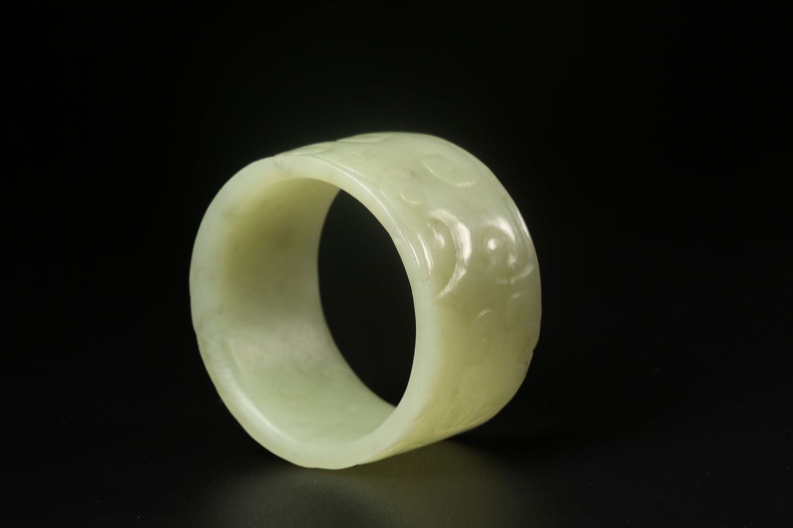 A HETIAN JADE RING - 9