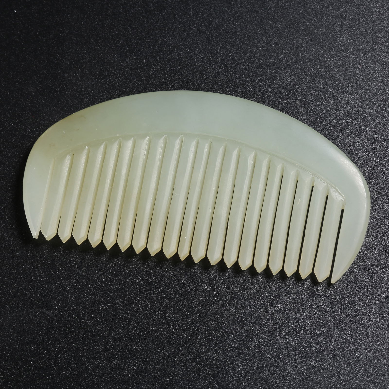 A HETIAN JADE COMB (1 of 8)