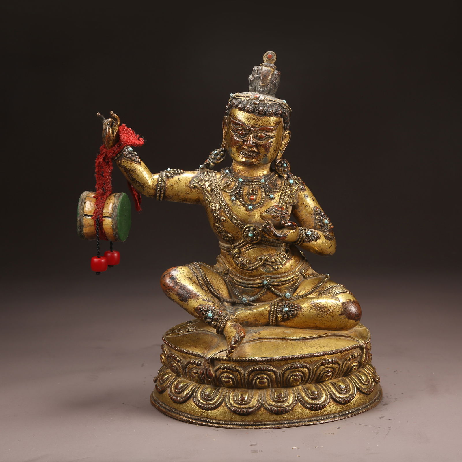 A GILT BRONZE VAIROCANA BUDDHA STATUE: Gilt Bronze Vairocana Buddha Statue