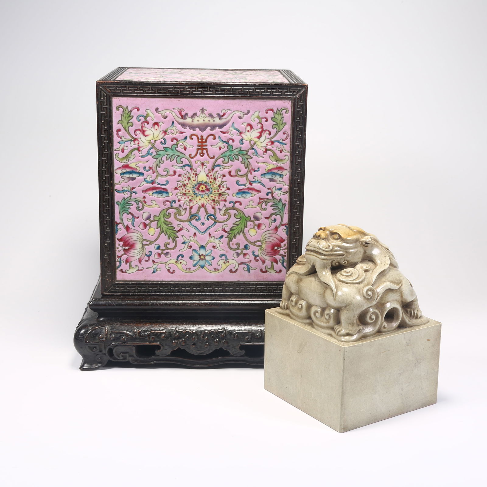 A SHOUSHAN STONE LARGE SEAL WITH BEAST-SHAPED KNOB AND ZITAN BOX: Shoushan stone large seal with beast-shaped knob and zitan box