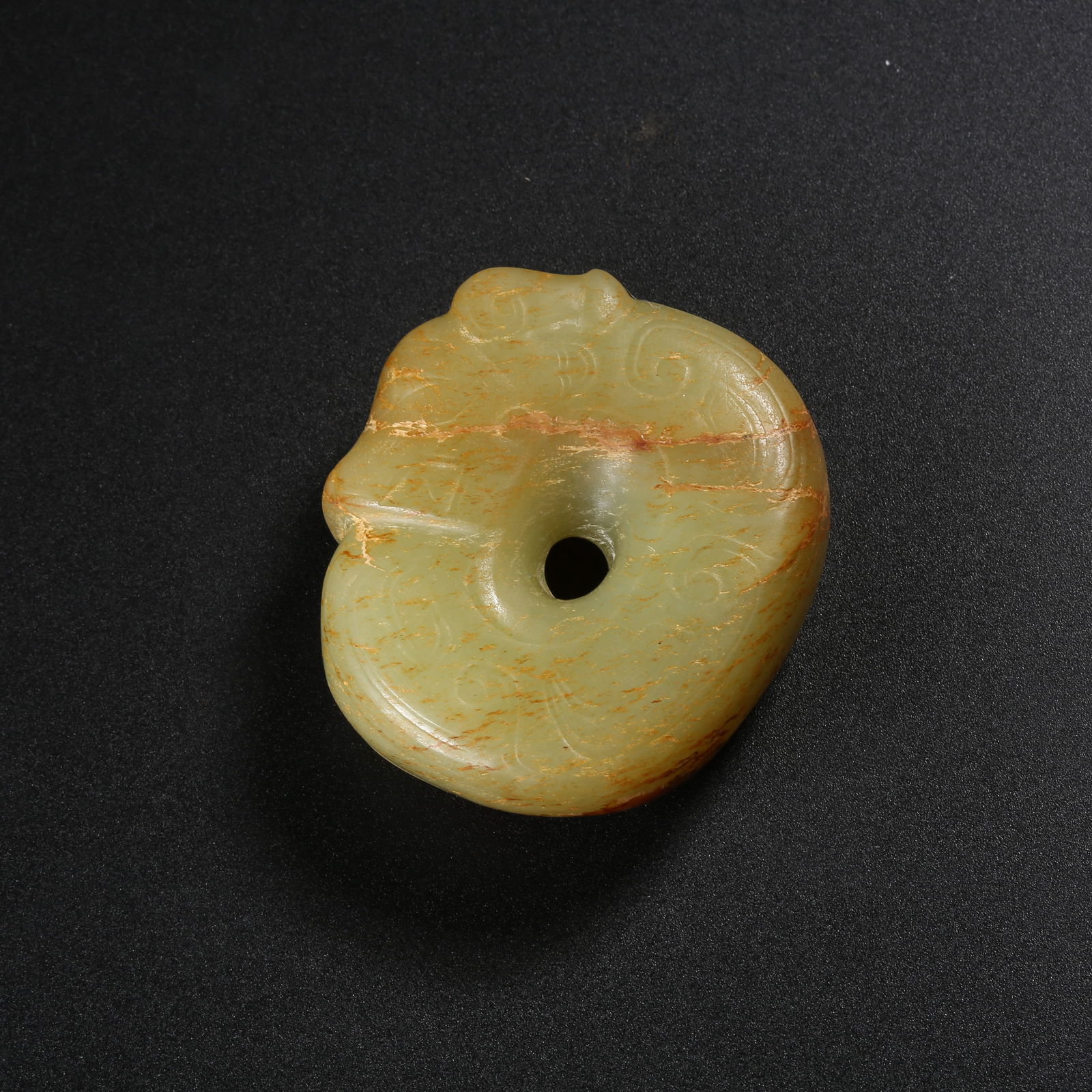 A ANCIENT JADE DRAGON PENDANT (1 of 9)