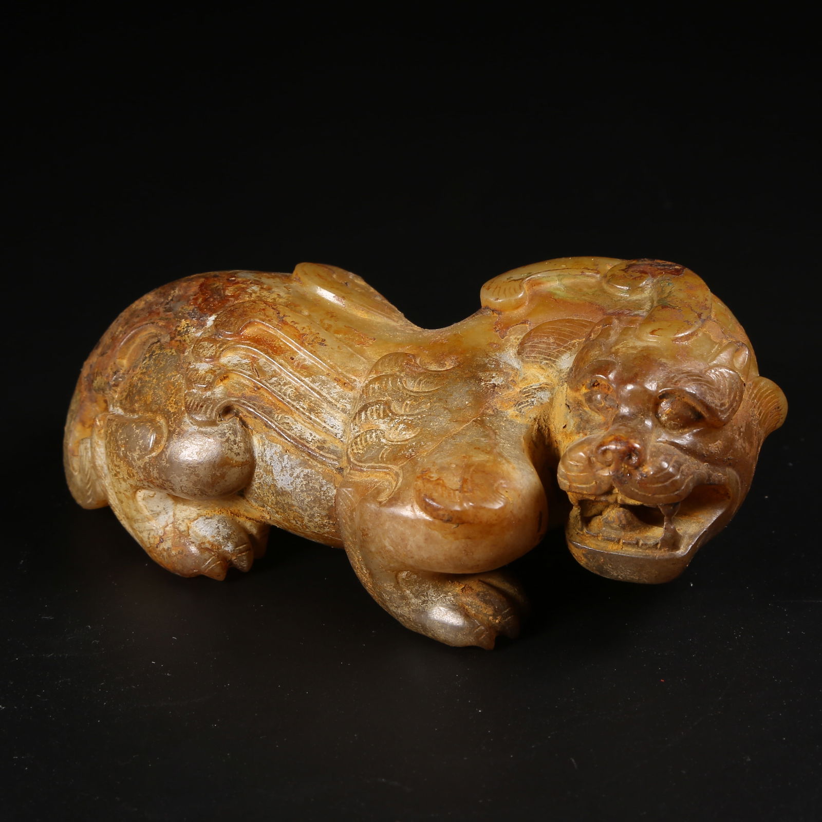 A HETIAN JADE AUSPICIOUS BEAST ORNAMENT: Hetian jade auspicious beast ornament