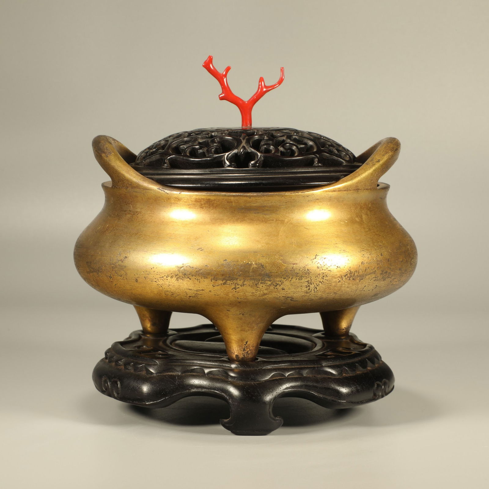A GILT-BRONZE BRIDGE-HANDLED CENSER: Gilt-Bronze Bridge-Handled Censer