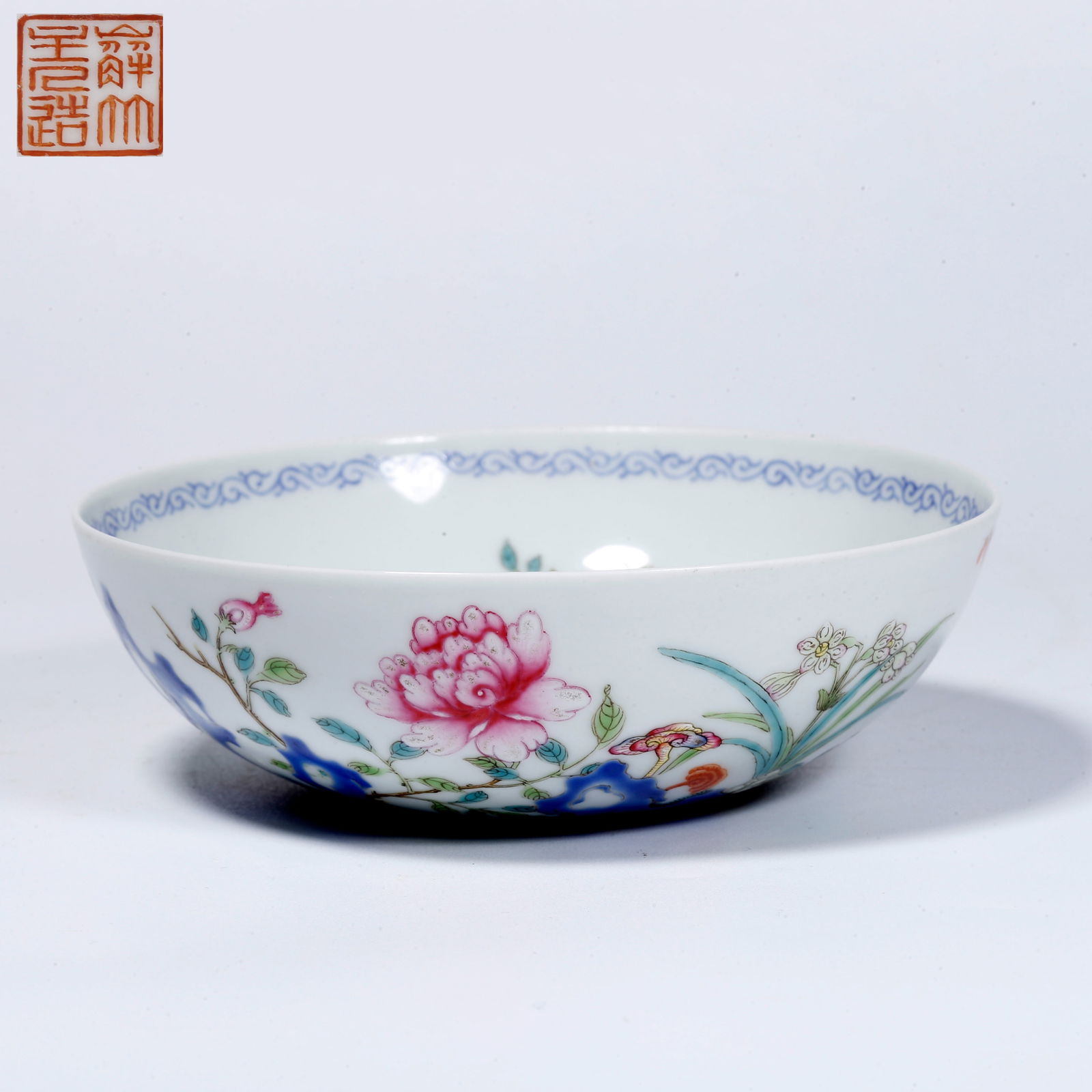 A FAMILLE ROSE PLATE WITH GARDEN ROCK AND FLORAL DESIGN (1 of 9)