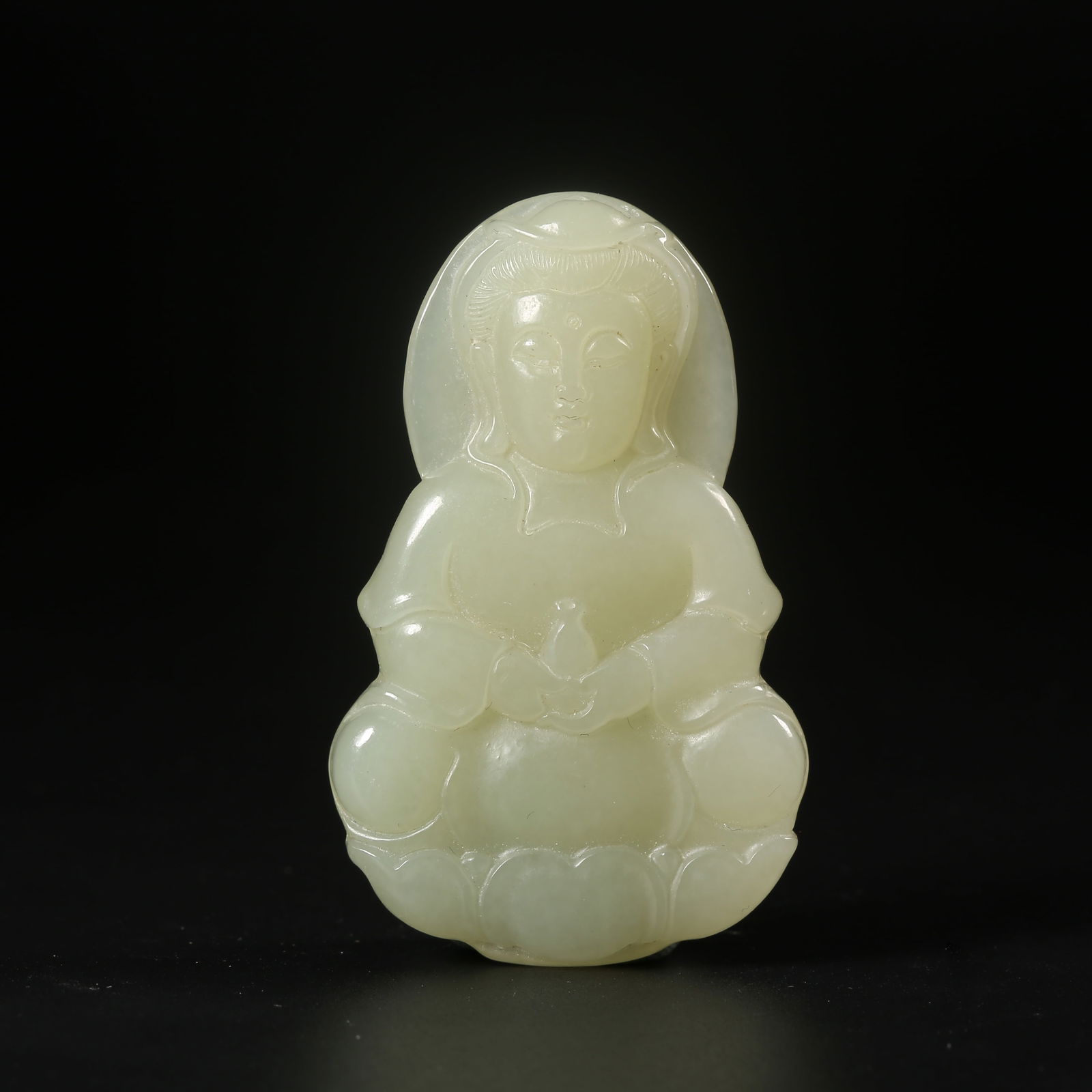 A HETIAN JADE PLAQUE CARVED WITH GUANYIN (AVALOKITESHVARA) (1 of 8)