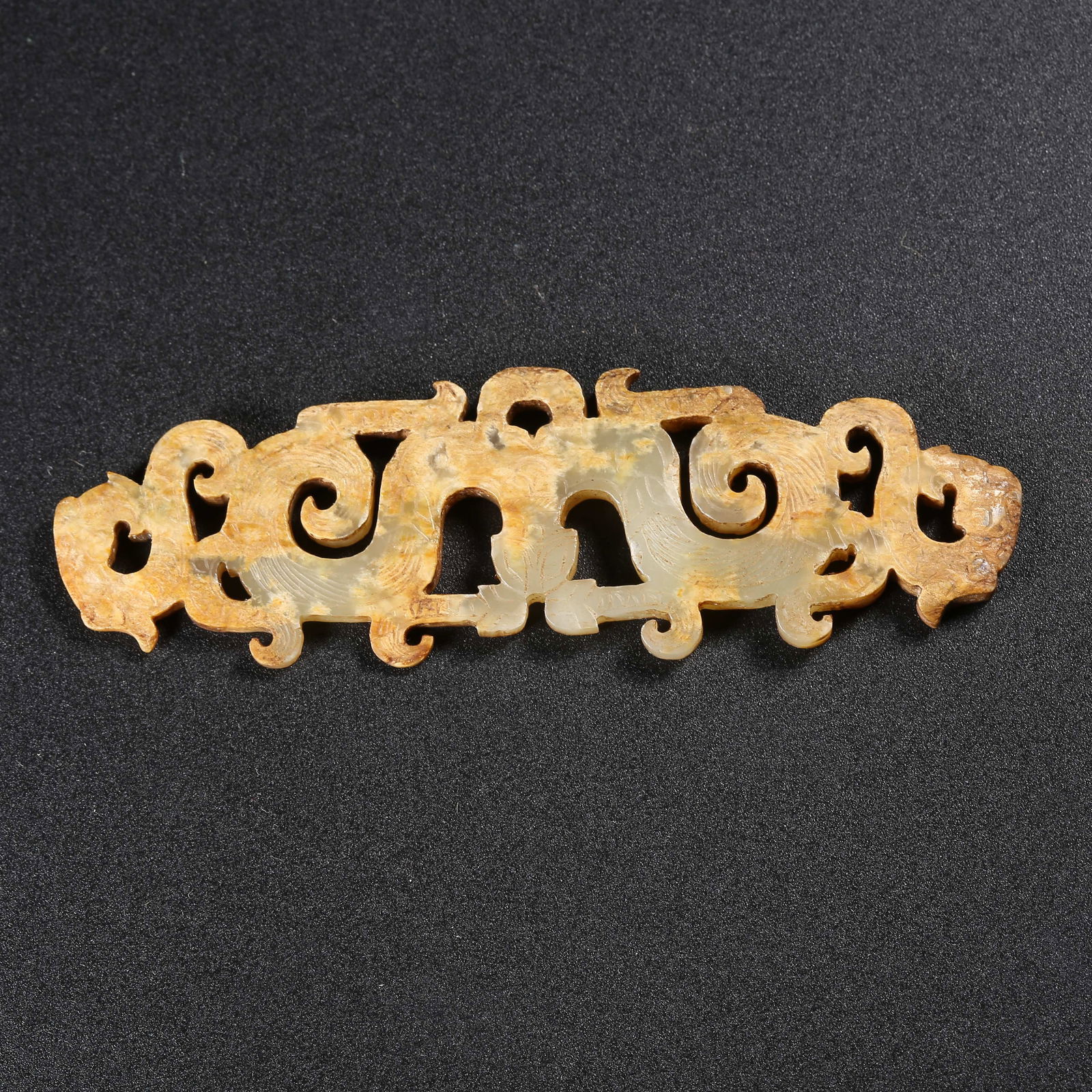 A ANCIENT JADE HENG ORNAMENT (1 of 9)