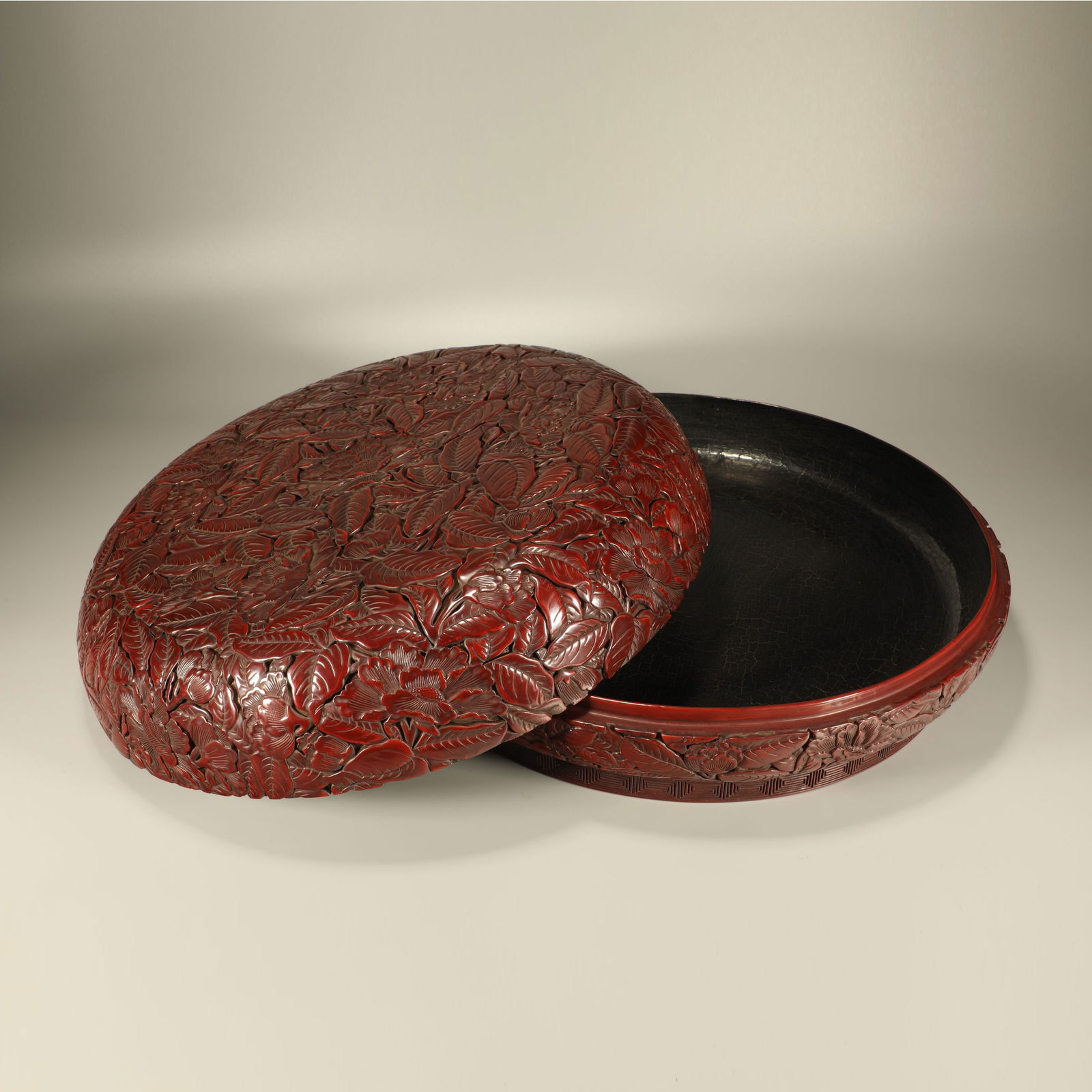 A LACQUERED PEONY AND FLOWER LARGE PRESENTATION BOX (1 of 6)