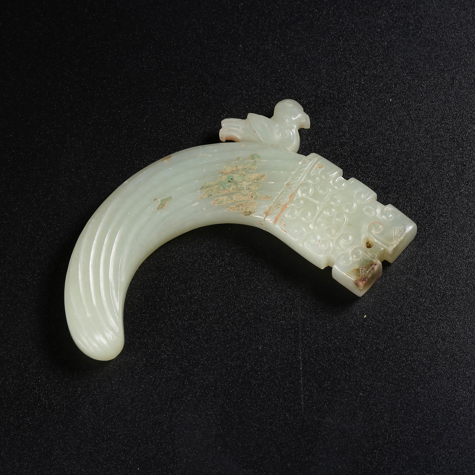 A ARCHAIC JADE C-SHAPED DRAGON PENDANT (1 of 8)