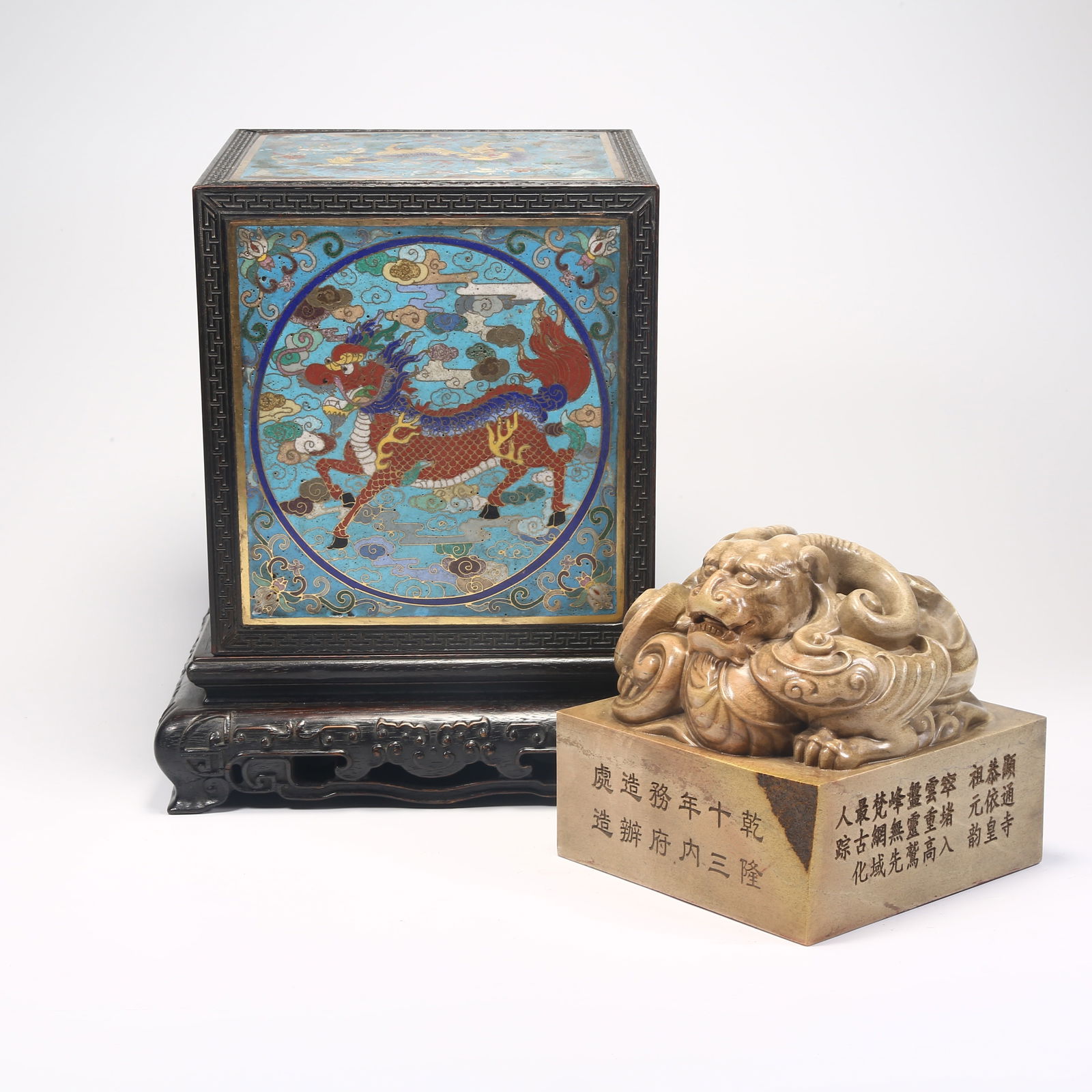 A SHOUSHAN STONE LARGE SEAL WITH FIGHTING BULL-SHAPED KNOB AND ZITAN BOX: Shoushan stone large seal with fighting bull-shaped knob and zitan box