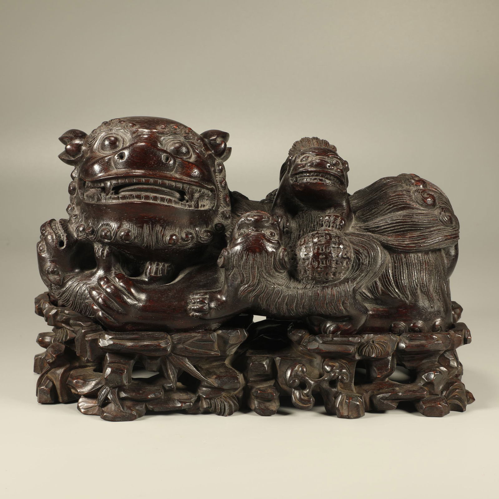 A AGARWOOD CARVED ADULT AND YOUNG LION ORNAMENT (1 of 6)