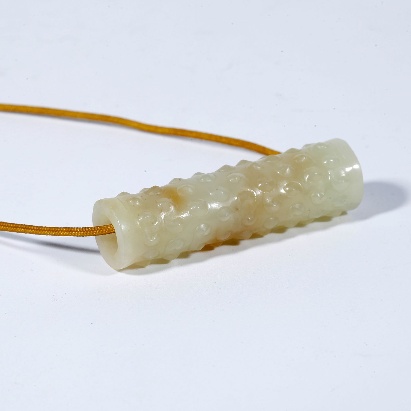 A HETIAN JADE CARVED PENDANT (YULEZI) (1 of 9)