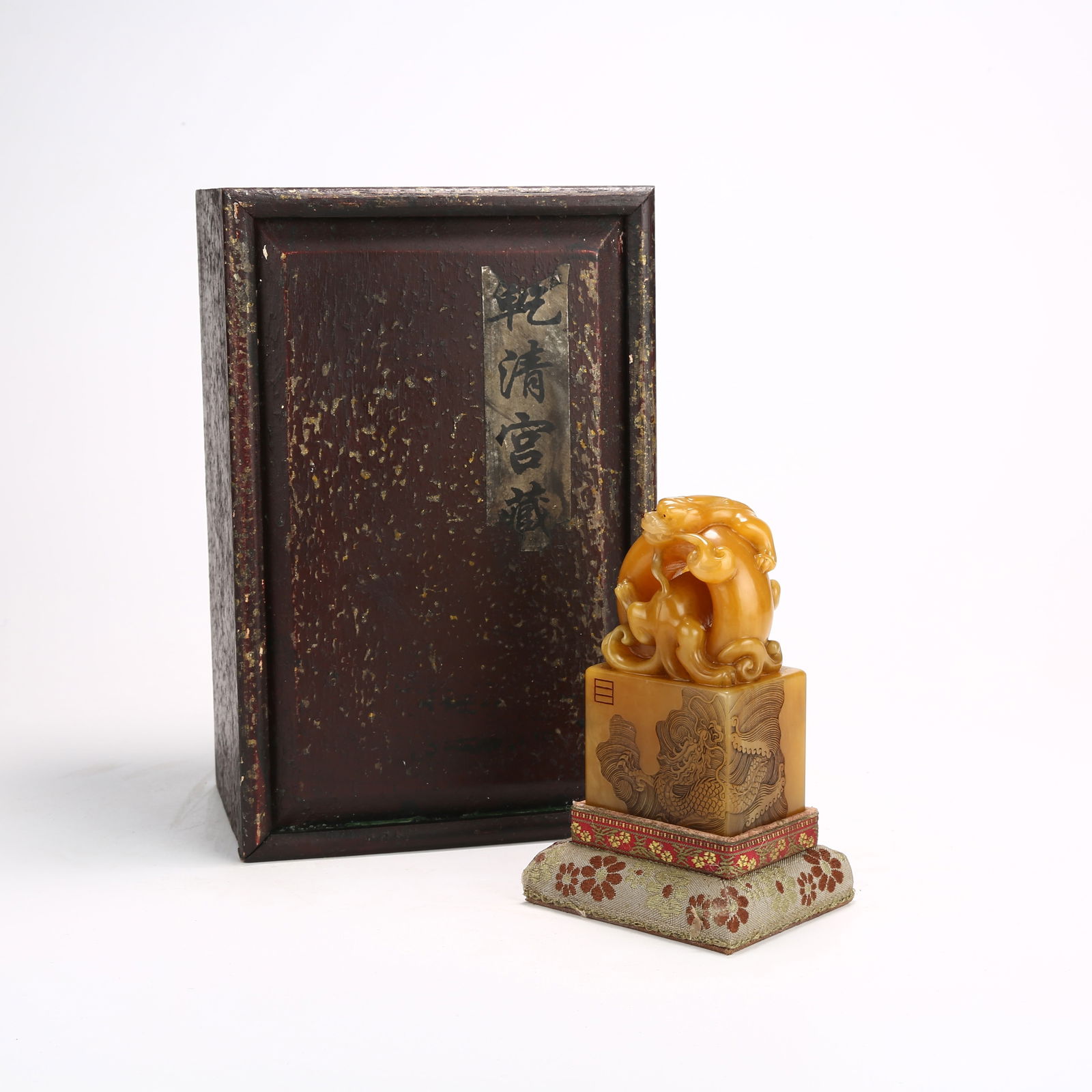 A SHOUSHAN TIANHUANG STONE SEAL WITH CHI DRAGON KNOB: Shoushan Tianhuang Stone Seal with Chi Dragon Knob