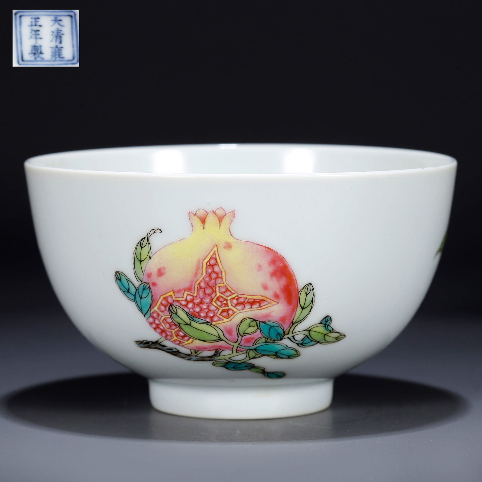 A FAMILLE ROSE BOWL WITH POMEGRANATE DESIGN (1 of 10)