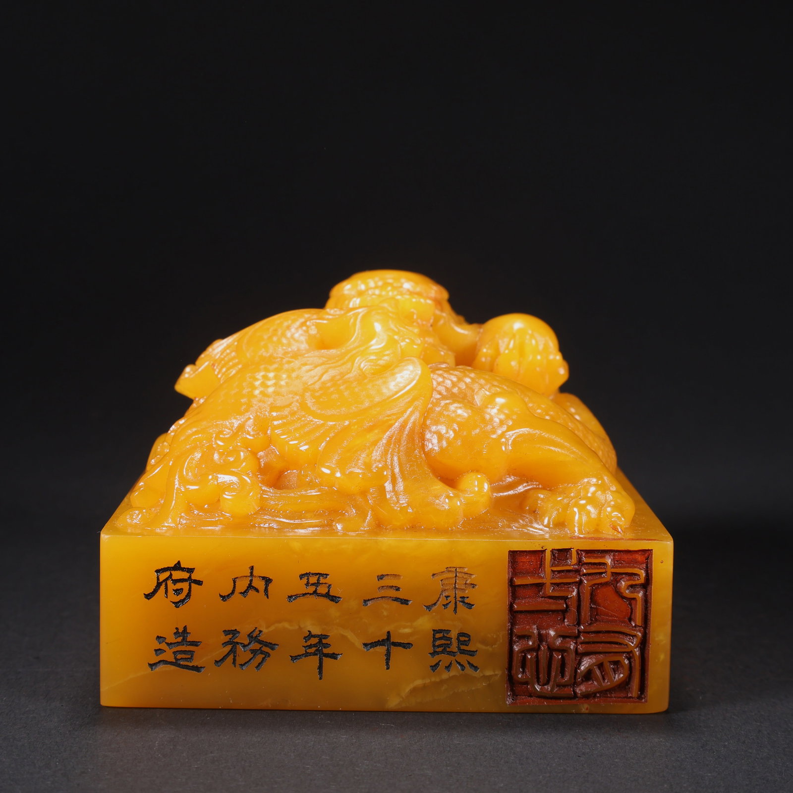 A TIANHUANG STONE DRAGON AND PHOENIX HANDLE SEAL (1 of 9)