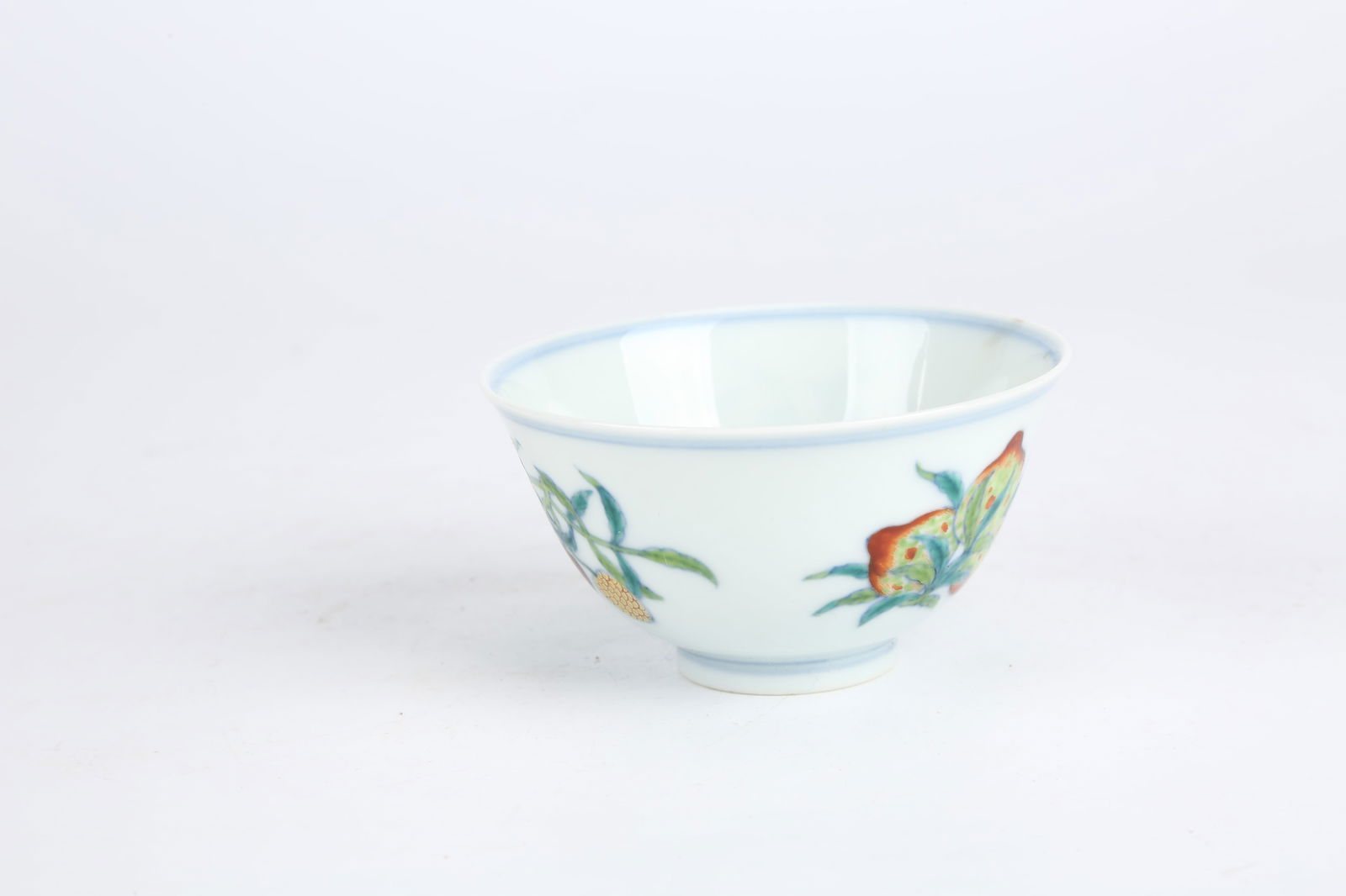 A DOUCAI "THREE ABUNDANCES" PATTERNED CUP - 4
