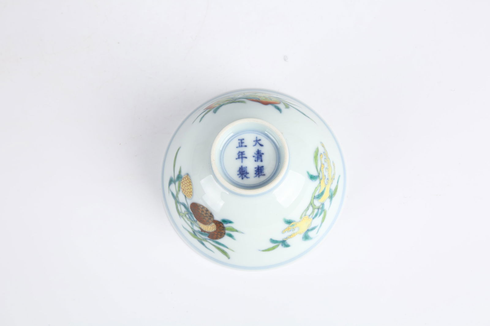 A DOUCAI "THREE ABUNDANCES" PATTERNED CUP - 9