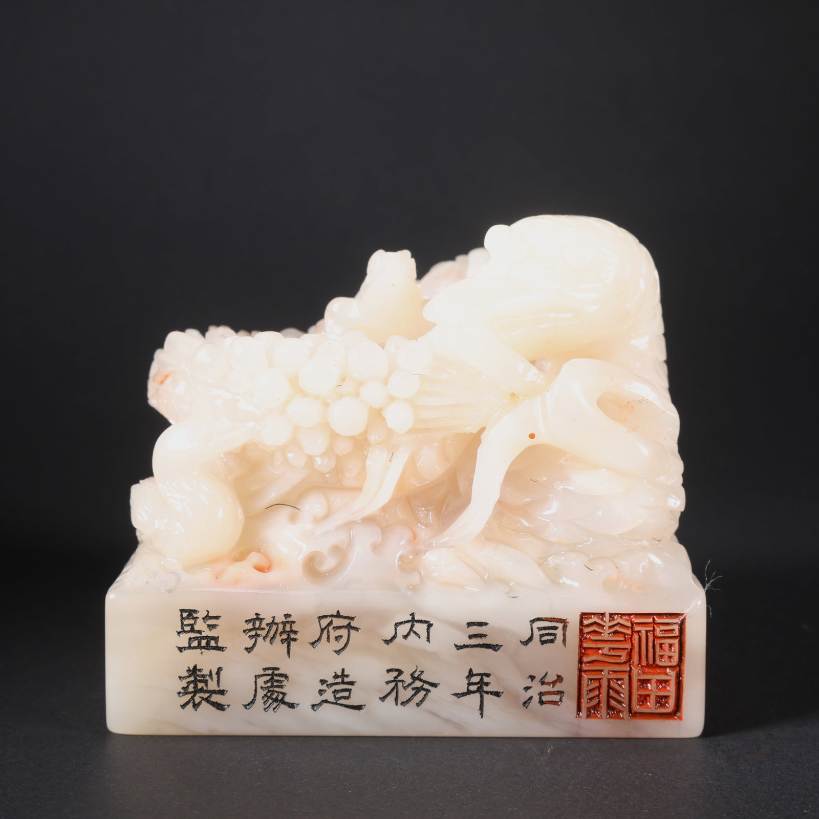 A WHITE TIANHUANG STONE MOTHER-AND-CHILD DUCK HANDLE SEAL: White Tianhuang Stone Mother-and-Child Duck Handle Seal