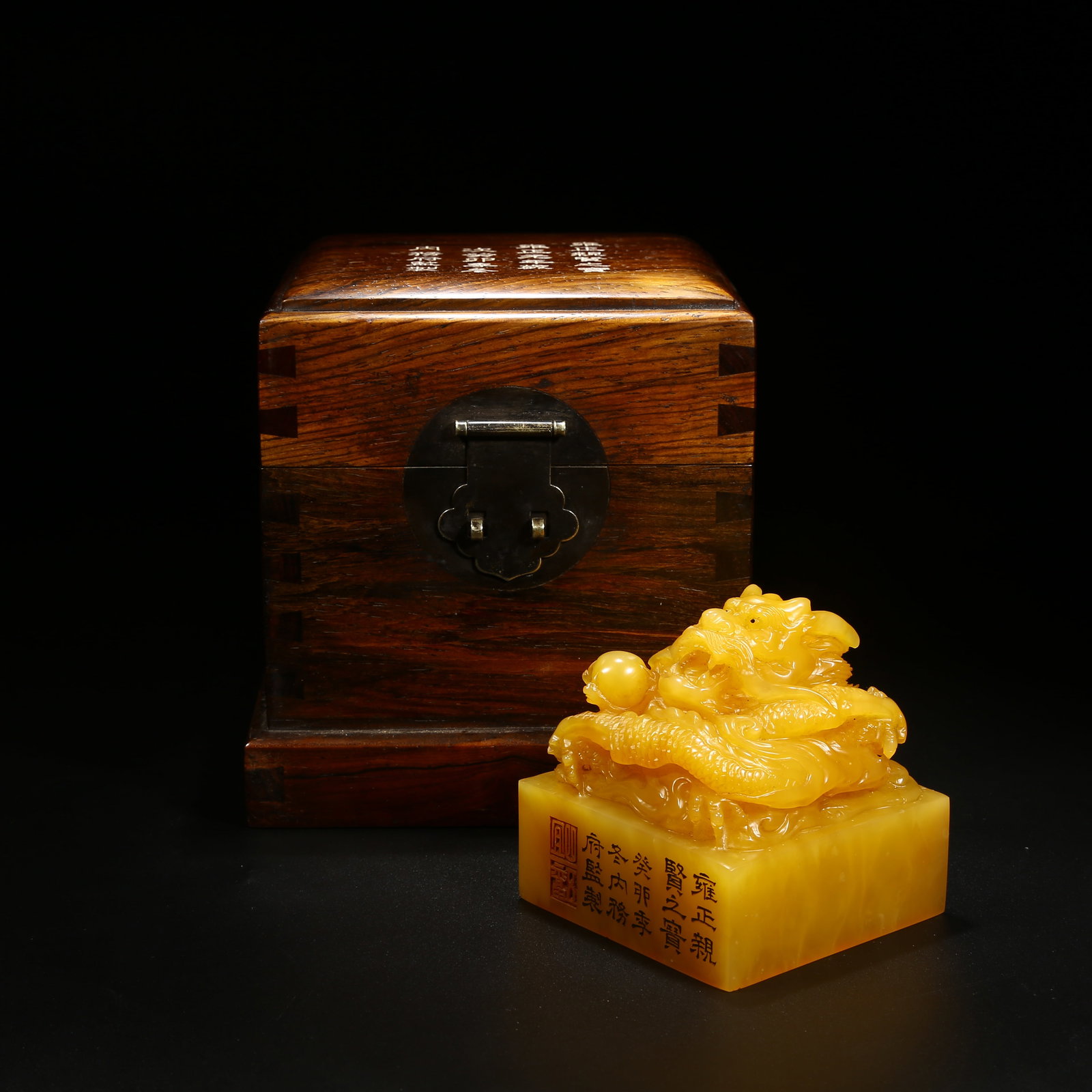 A SHOUSHAN TIANHUANG STONE DRAGON SEAL WITH KNOB: Shoushan Tianhuang Stone Dragon Seal with Knob