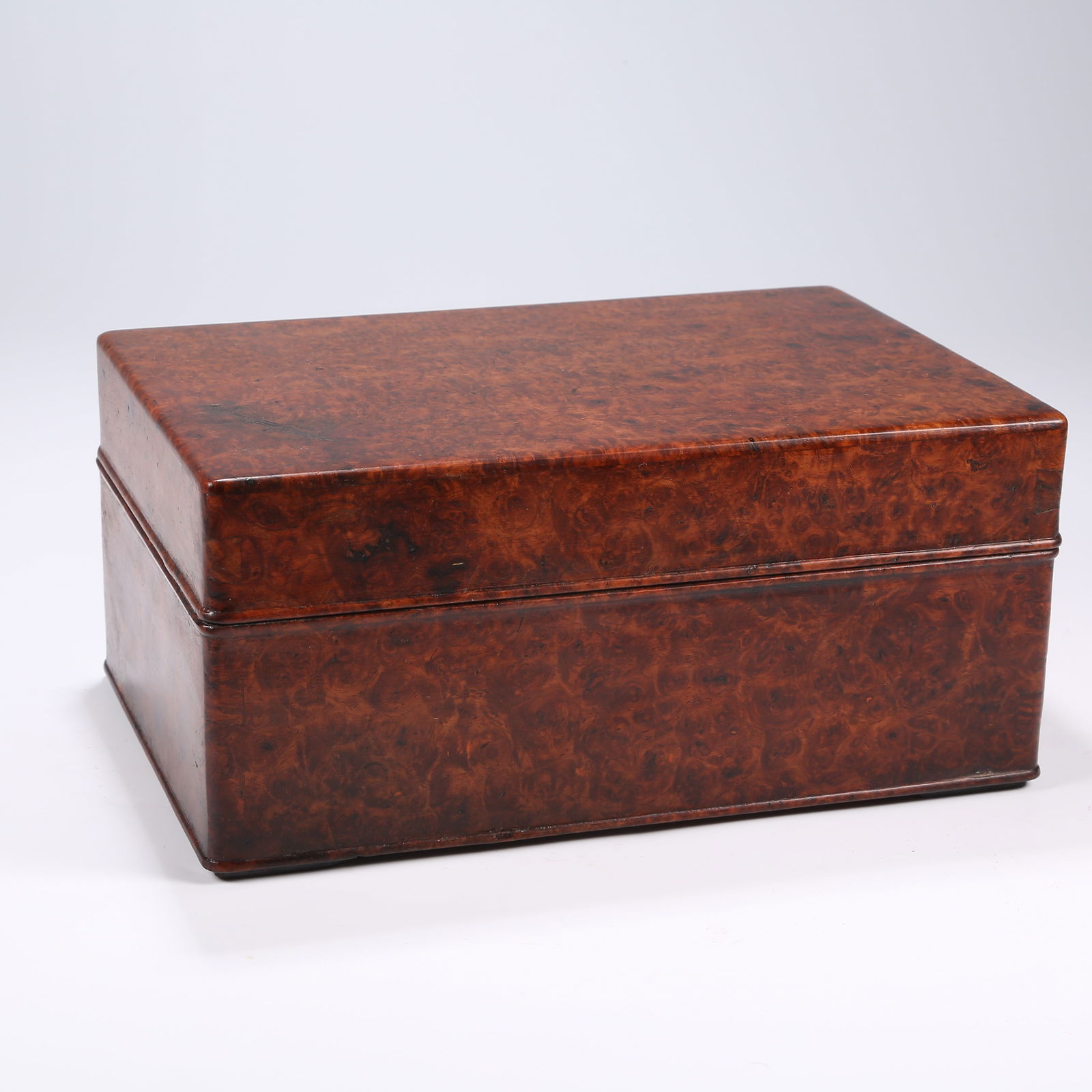 A BURL WOOD LIDDED BOX (1 of 10)