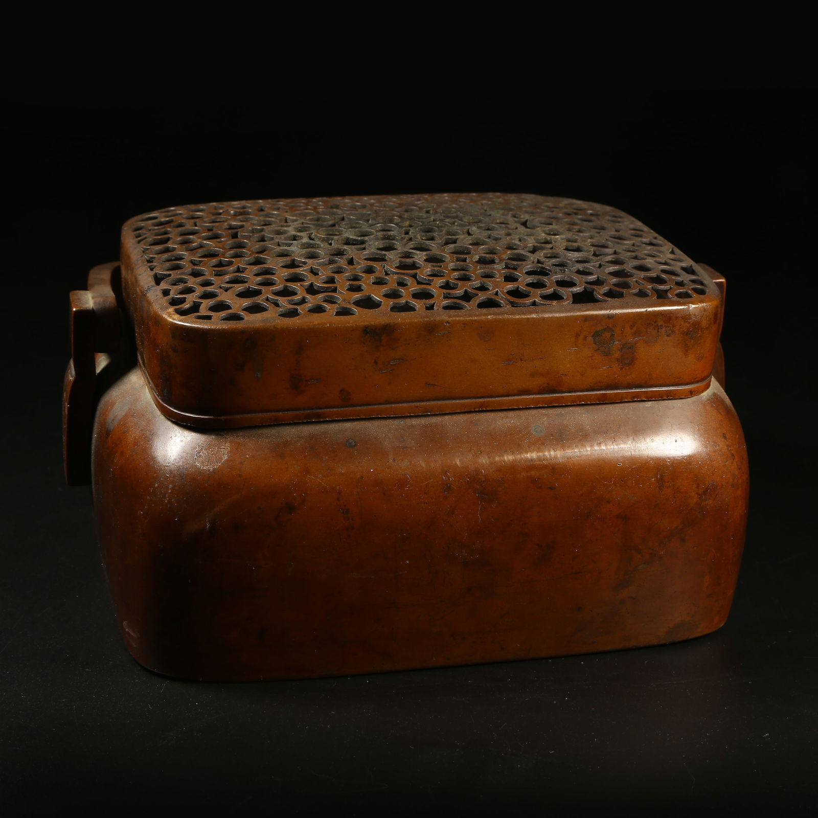 A BRONZE HAND-HELD CENSER WITH HANDLE (1 of 10)