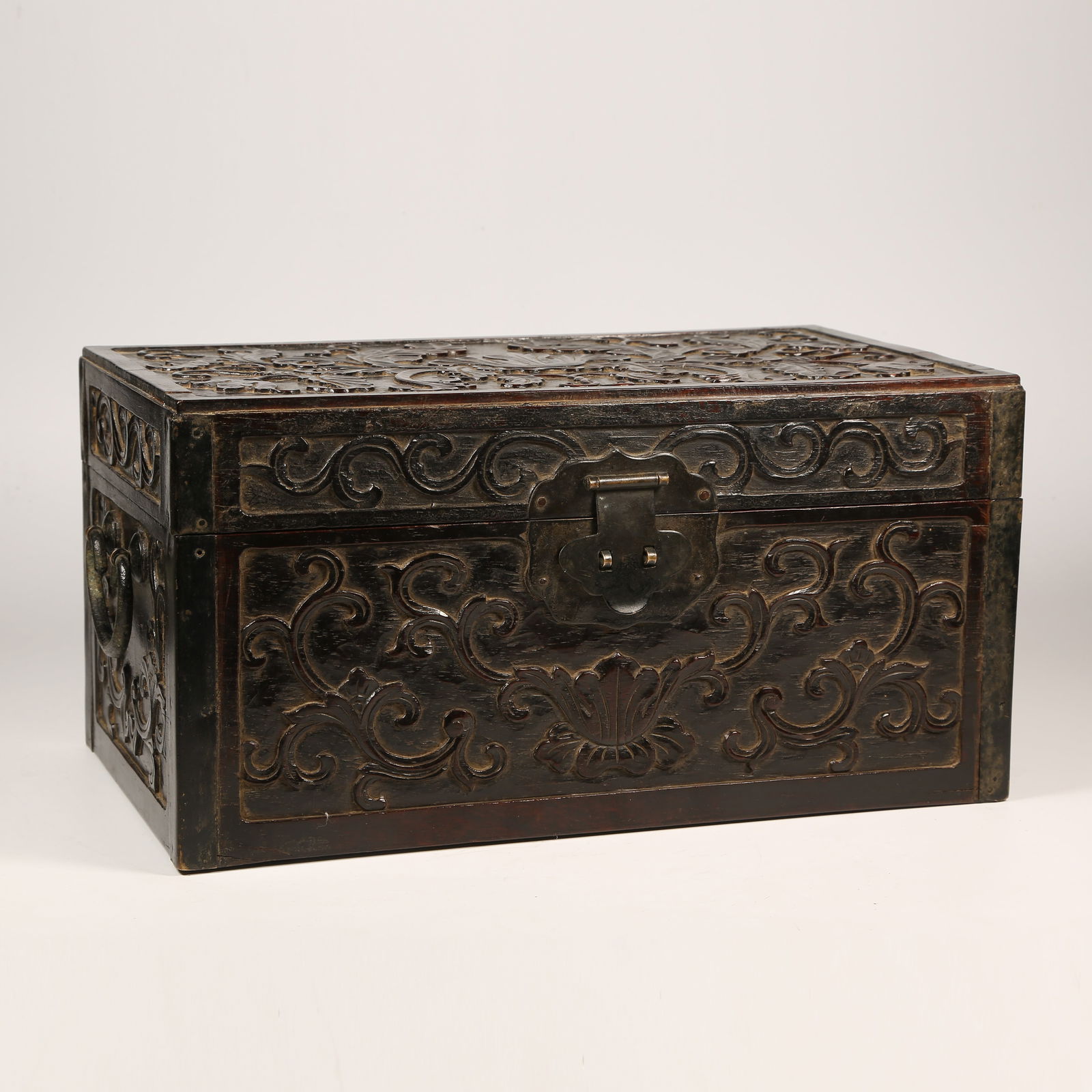 A ZITAN WOOD SQUARE COVERED BOX WITH PASSIONFLOWER MOTIFS (1 of 9)