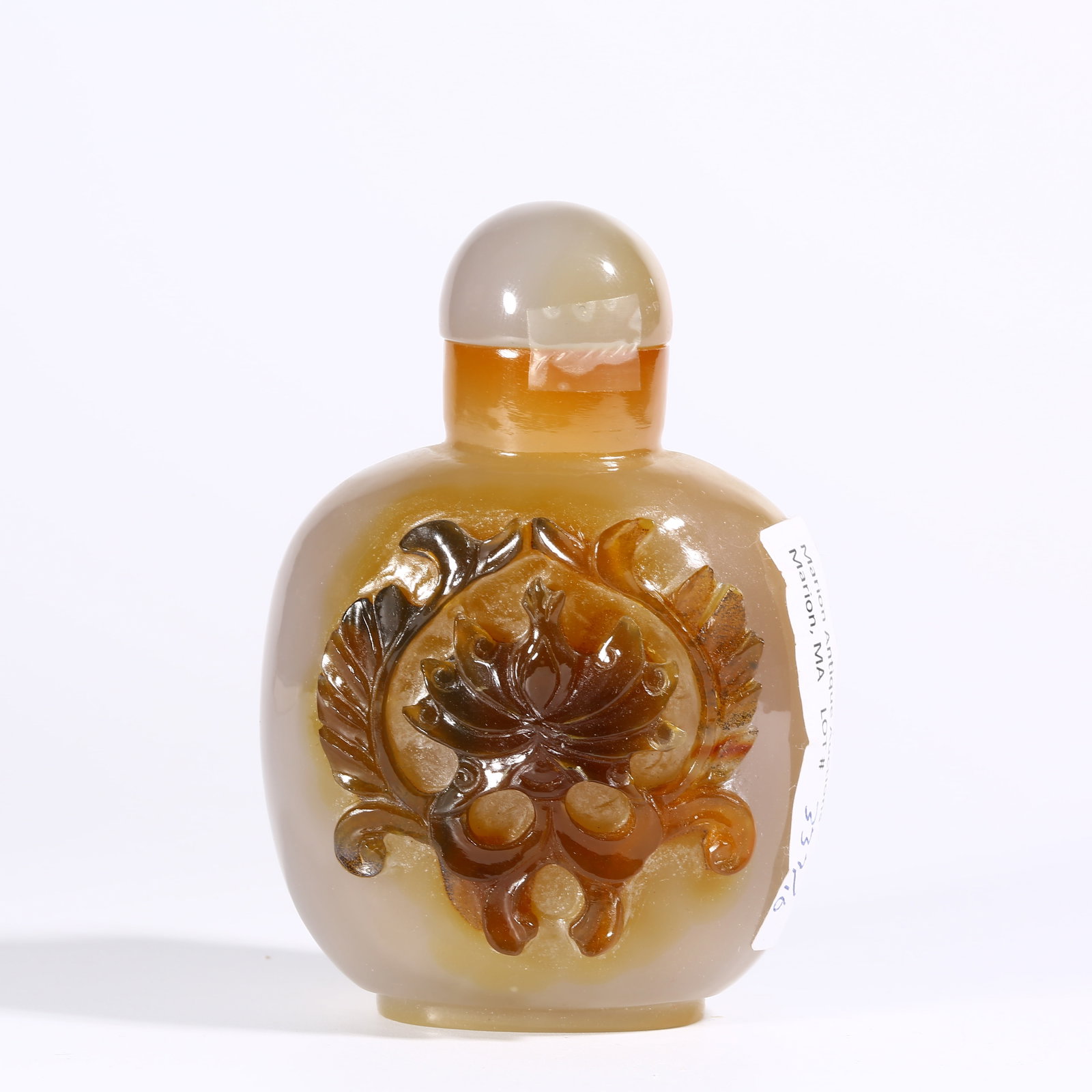 A AGATE SNUFF BOTTLE WITH TREASURE FLOWER PATTERN (1 of 9)