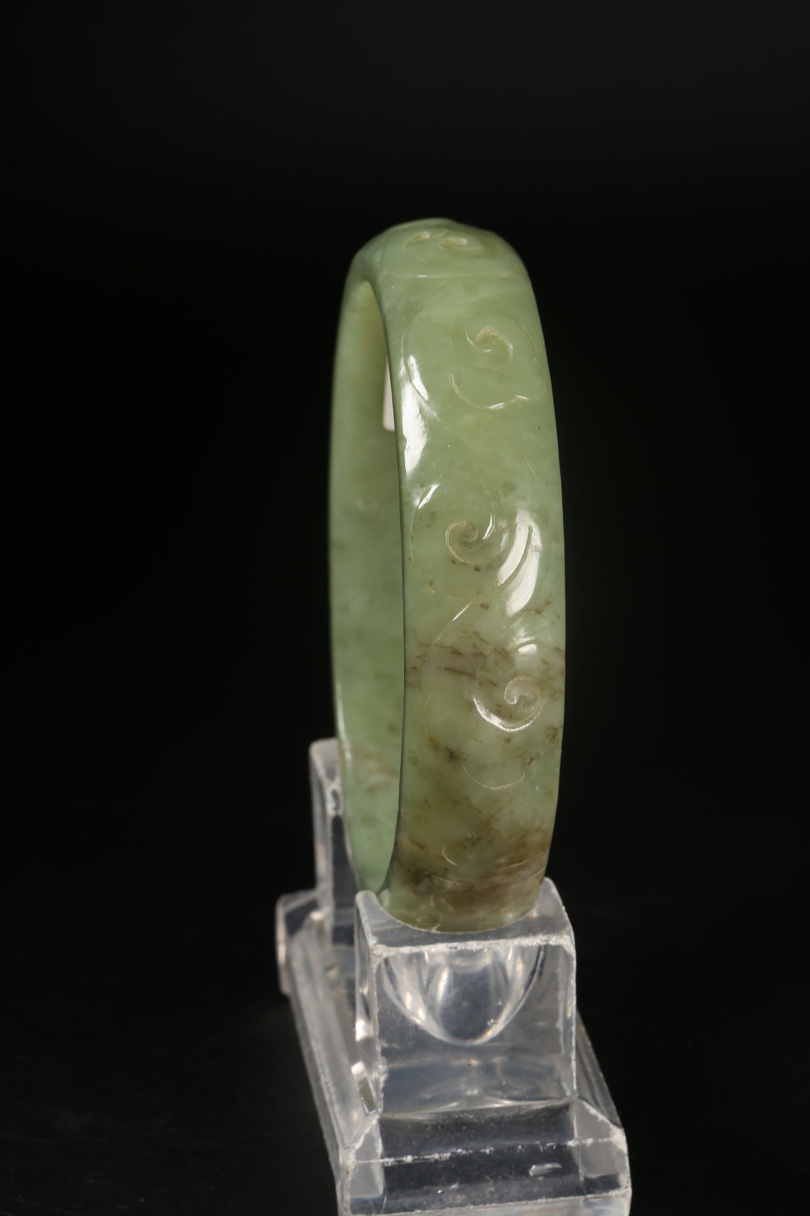 A HETIAN JADE BRACELET WITH SCROLL CLOUD PATTERN - 5
