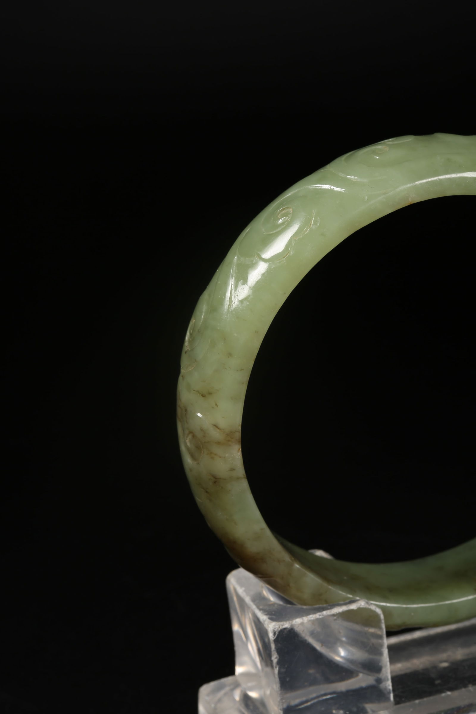A HETIAN JADE BRACELET WITH SCROLL CLOUD PATTERN - 7