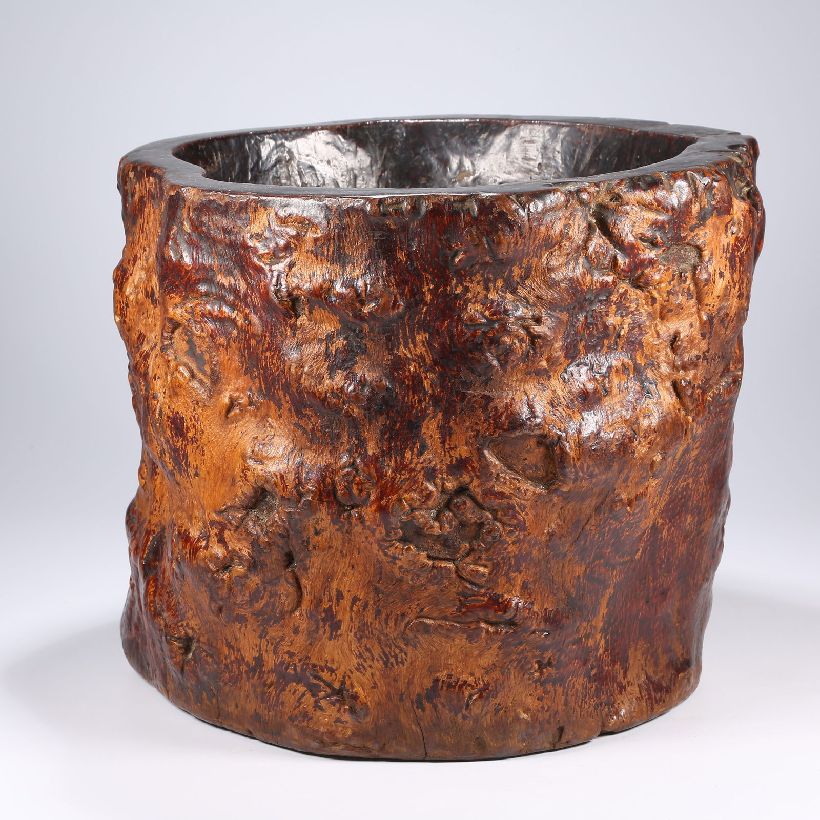 A RED WOOD BURL-SHAPED PEN HOLDER (1 of 9)