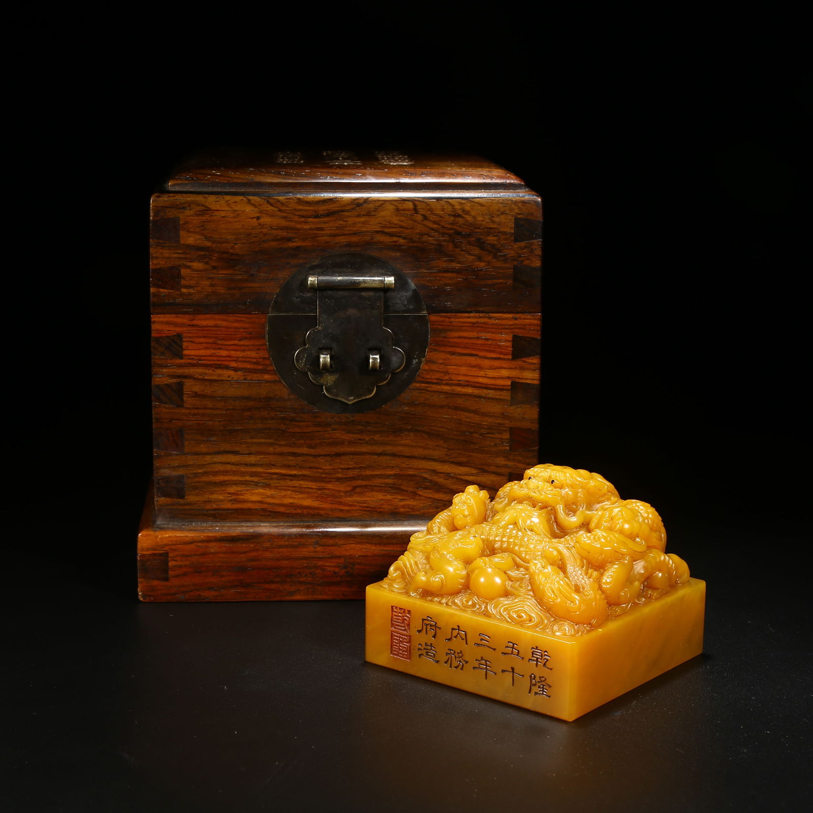 A SHOUSHAN TIANHUANG STONE DRAGON SEAL WITH KNOB: Shoushan Tianhuang Stone Dragon Seal with Knob