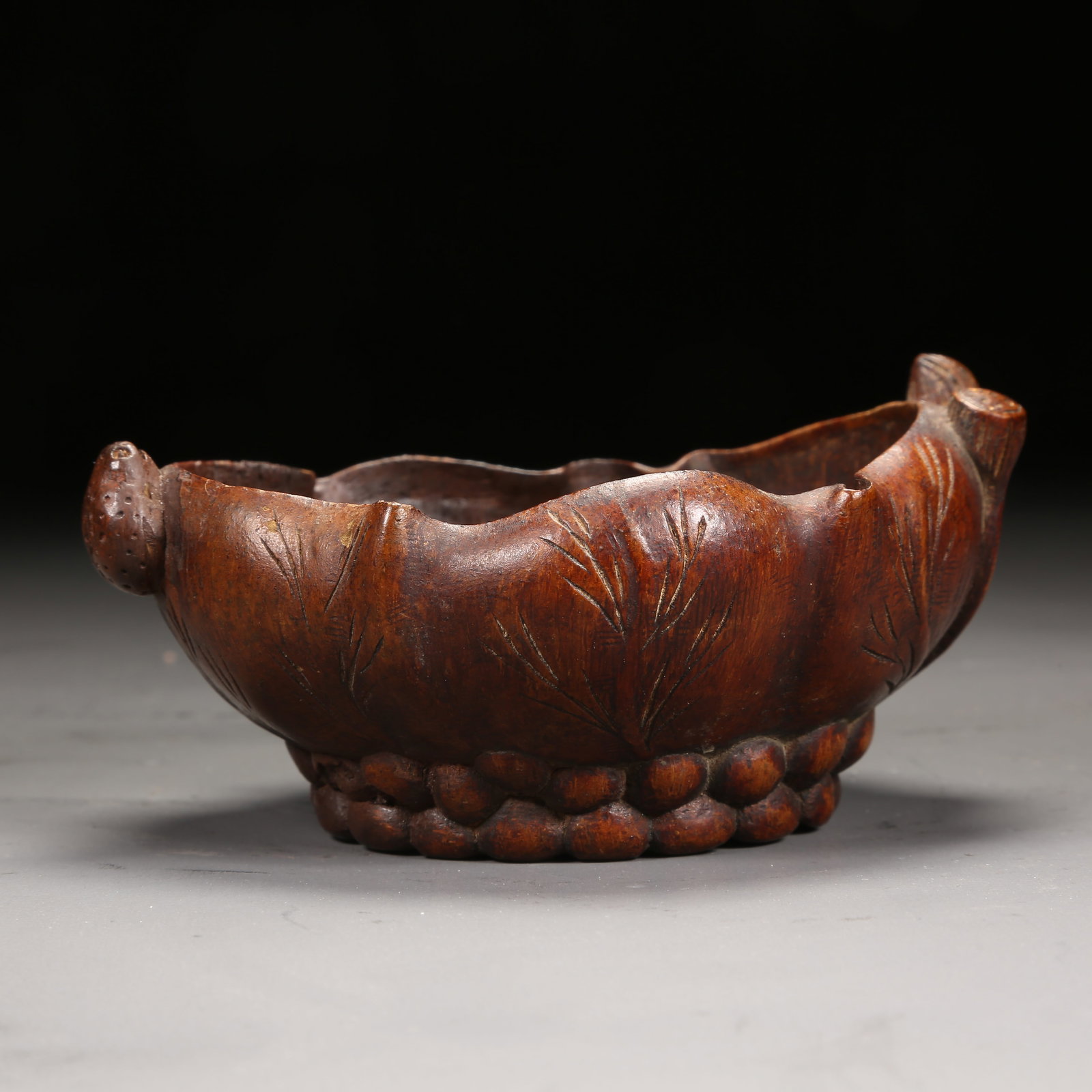 A BAMBOO ROOT CARVED BRUSH WASHER WITH LOTUS LEAF DESIGN (1 of 8)