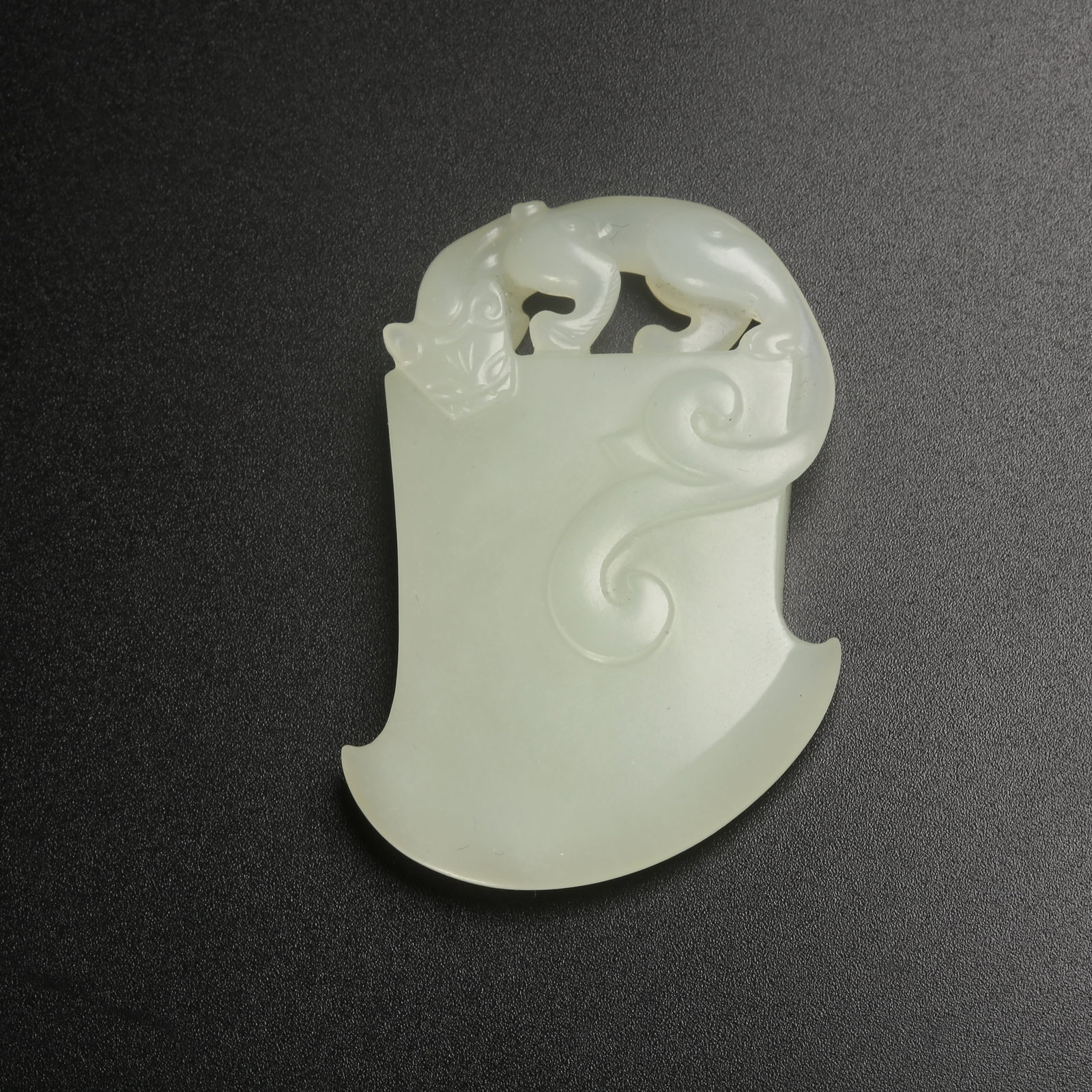 A HETIAN JADE CHI-DRAGON PATTERN AXE (1 of 8)