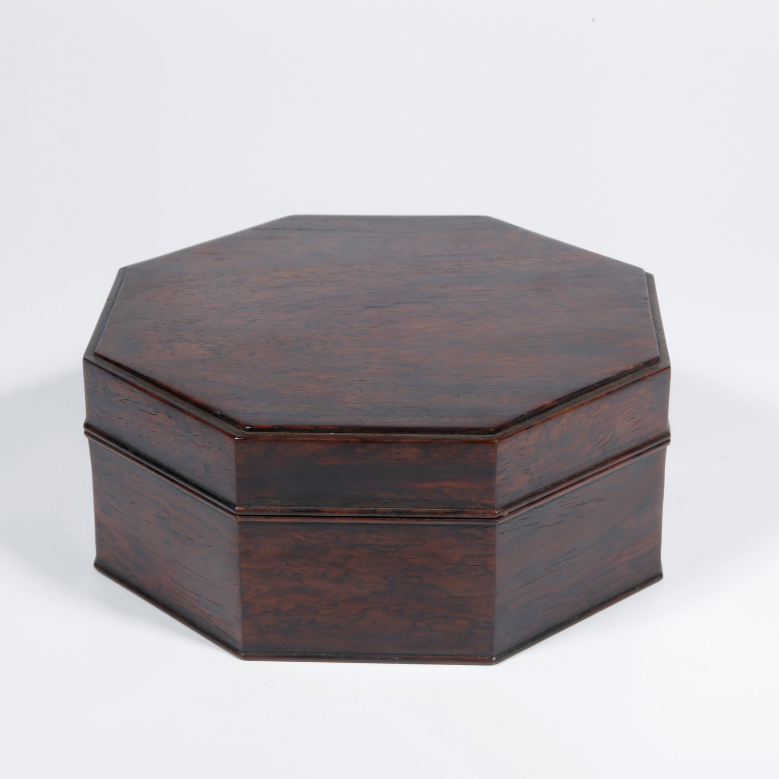 A ZITAN WOOD CARVING COVERED BOX (1 of 10)