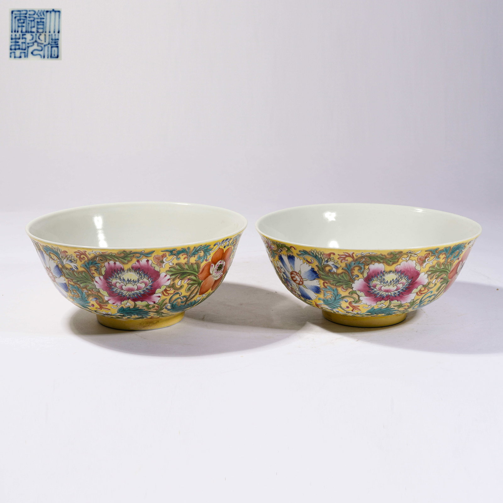 A SET OF YELLOW-GROUND BOWLS WITH CONTINUOUS-FLOWER PATTERN (1 of 10)