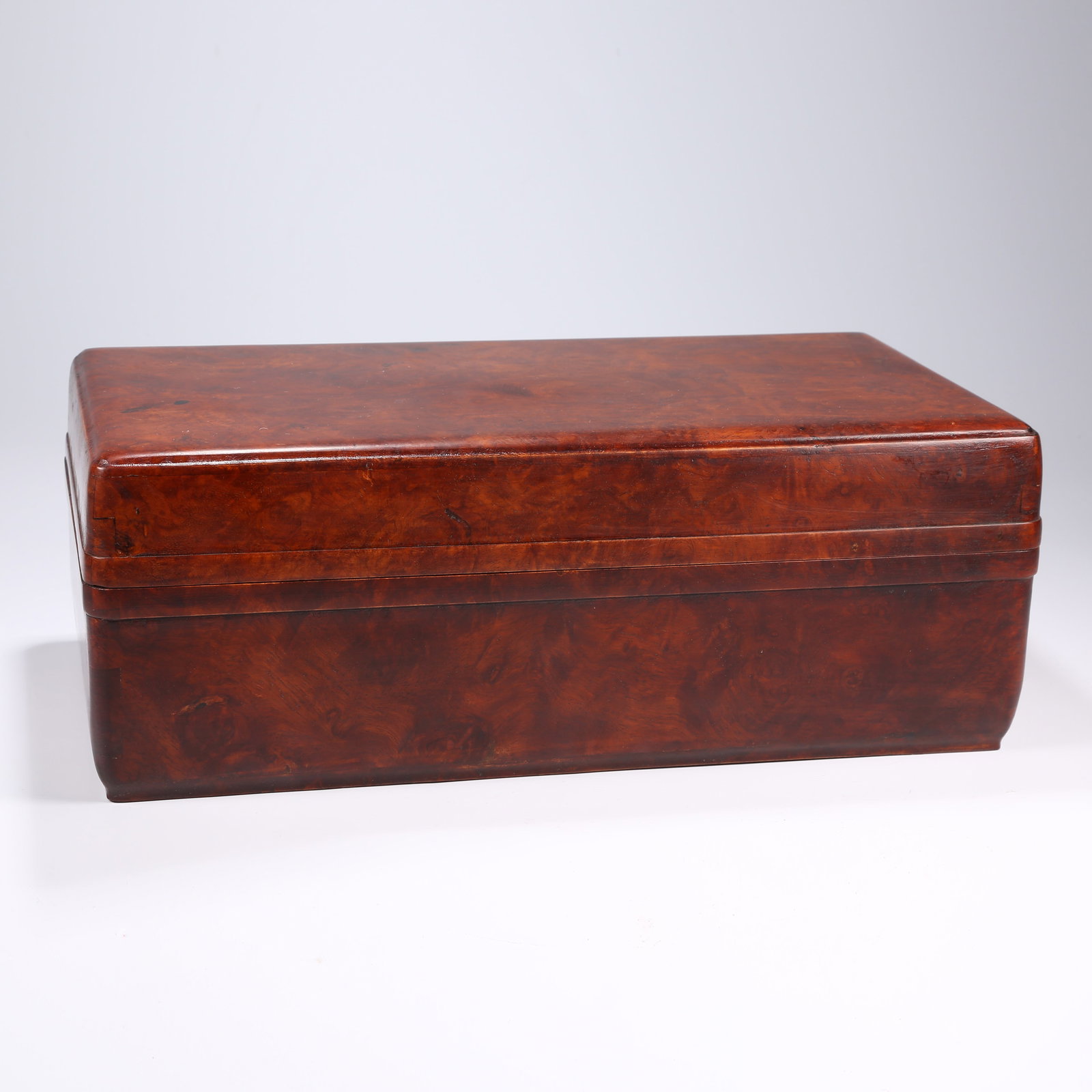 A BURL WOOD LIDDED BOX (1 of 11)