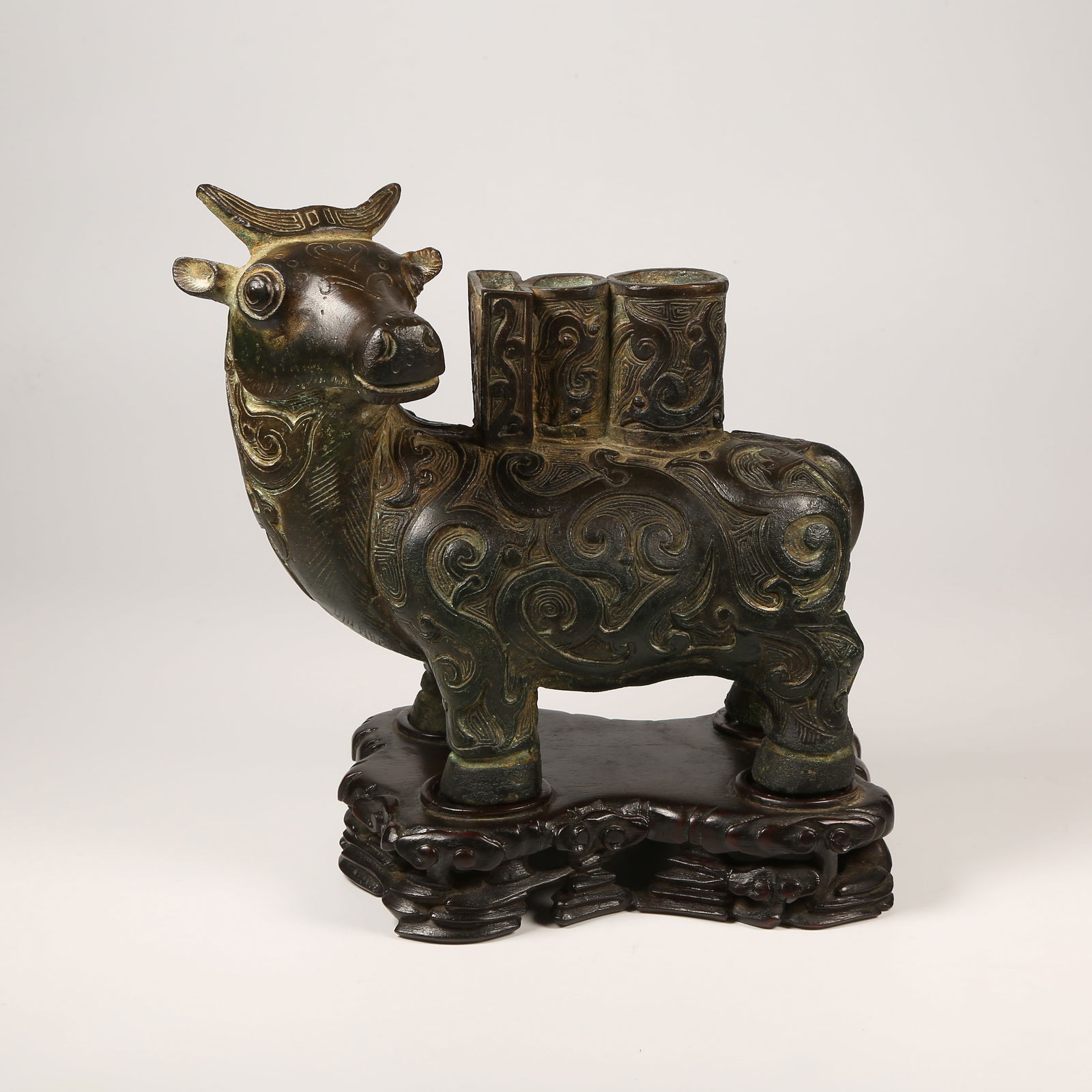 A BRONZE OX FIGURINE (1 of 9)
