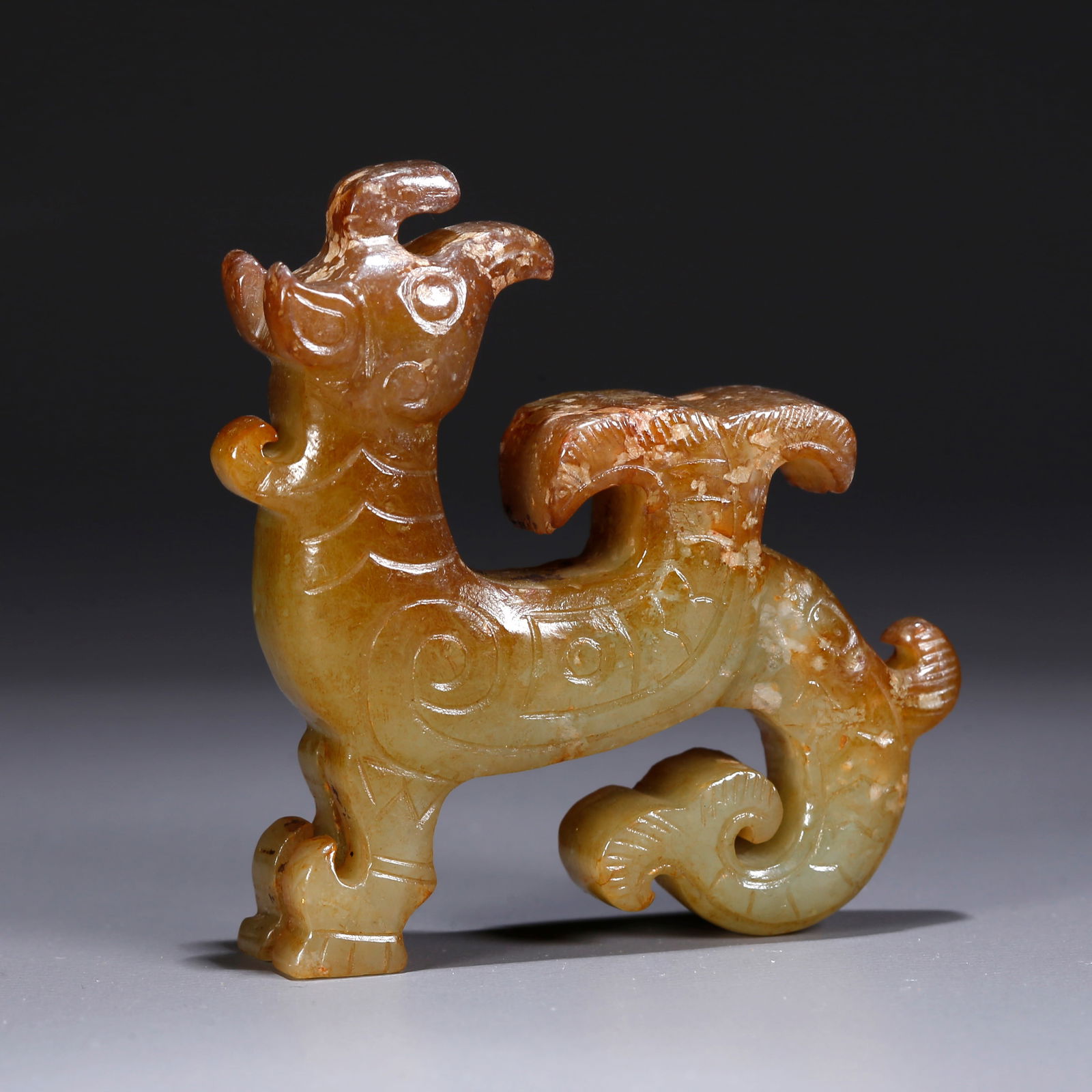 A ANTIQUE JADE CARVING OF AUSPICIOUS BEAST ORNAMENT (1 of 9)