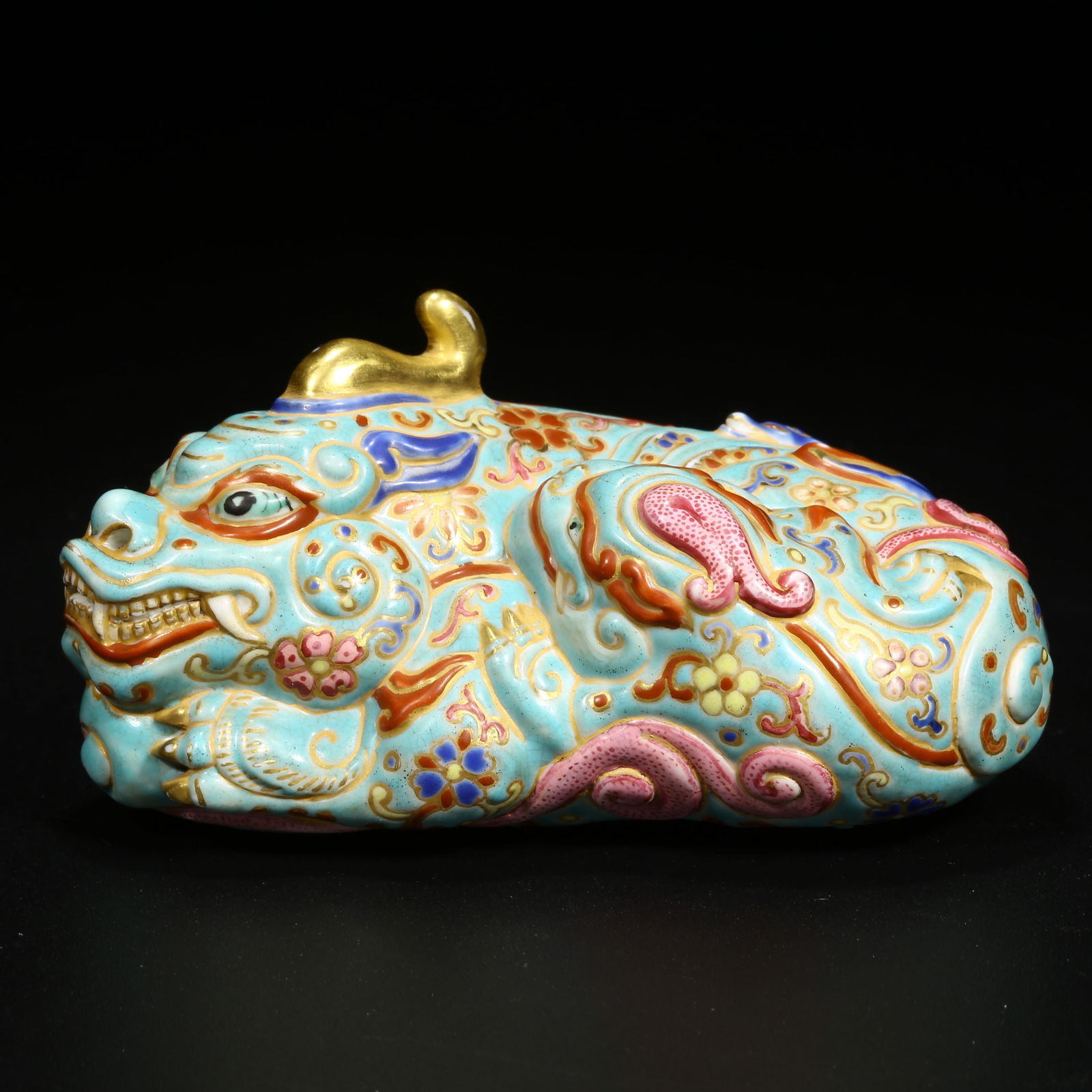 A TURQUOISE-GROUND FALANGCAI FIGURE OF AUSPICIOUS BEAST: Turquoise-ground falangcai figure of auspicious beast