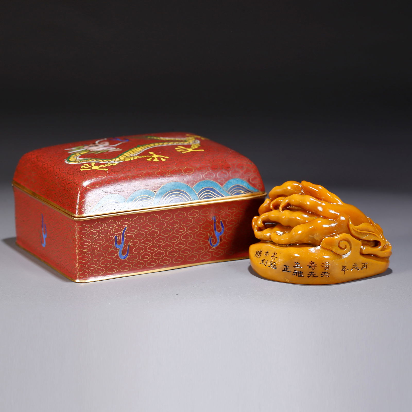 A SHOUSHAN TIANHUANG STONE SEAL WITH BUDDHA'S HAND-SHAPED KNOB: Shoushan Tianhuang Stone Seal with Buddha's Hand-Shaped Knob