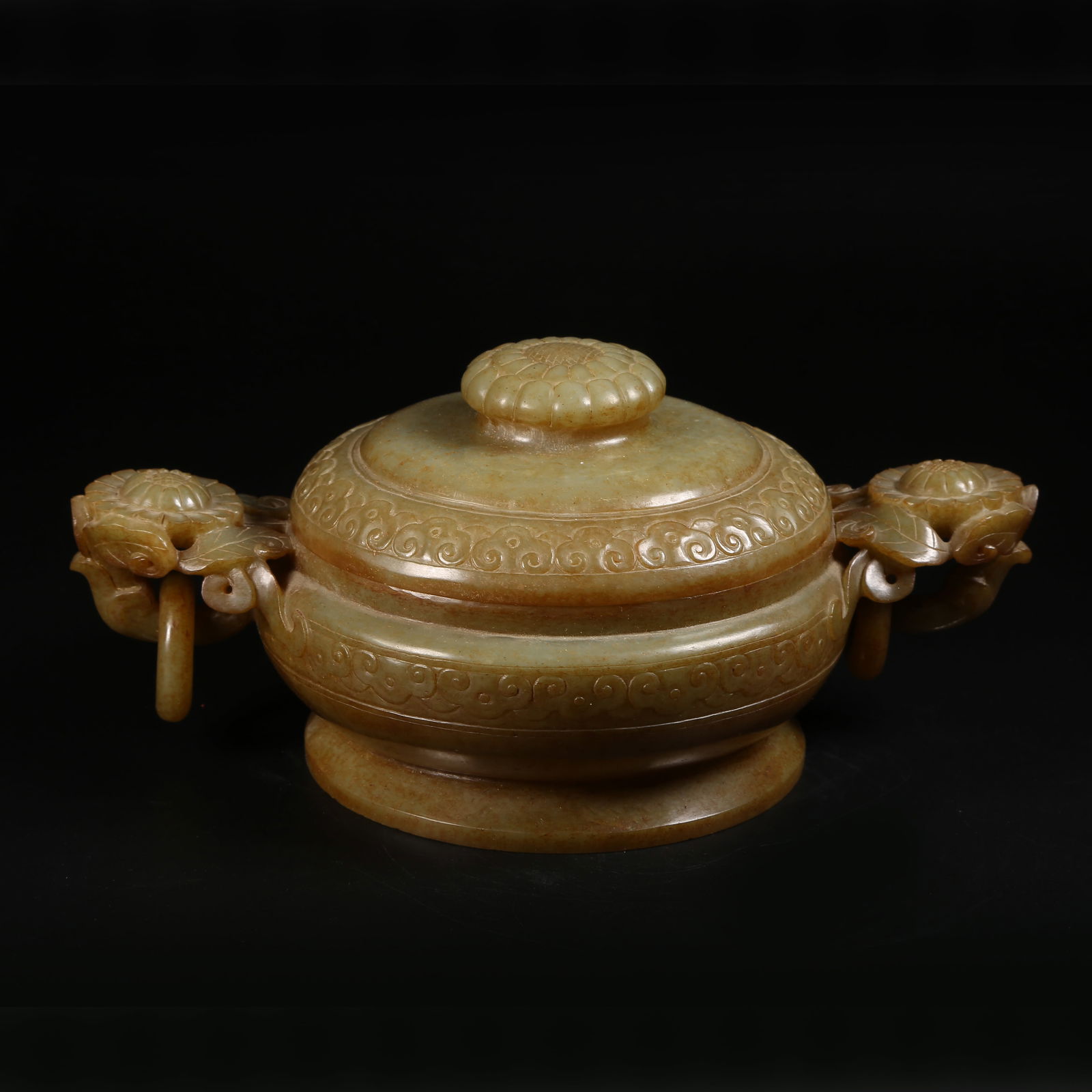 A HETIAN JADE LIDDED CENSER WITH FLORAL HANDLES AND MOVABLE RING (1 of 8)