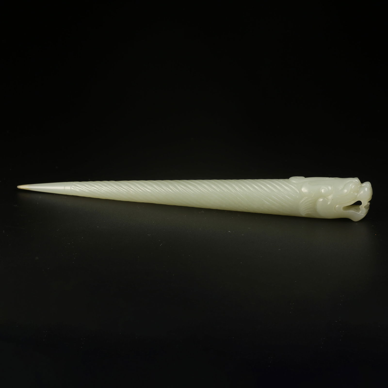 A HETIAN JADE DRAGON-HEAD HAIRPIN (1 of 9)