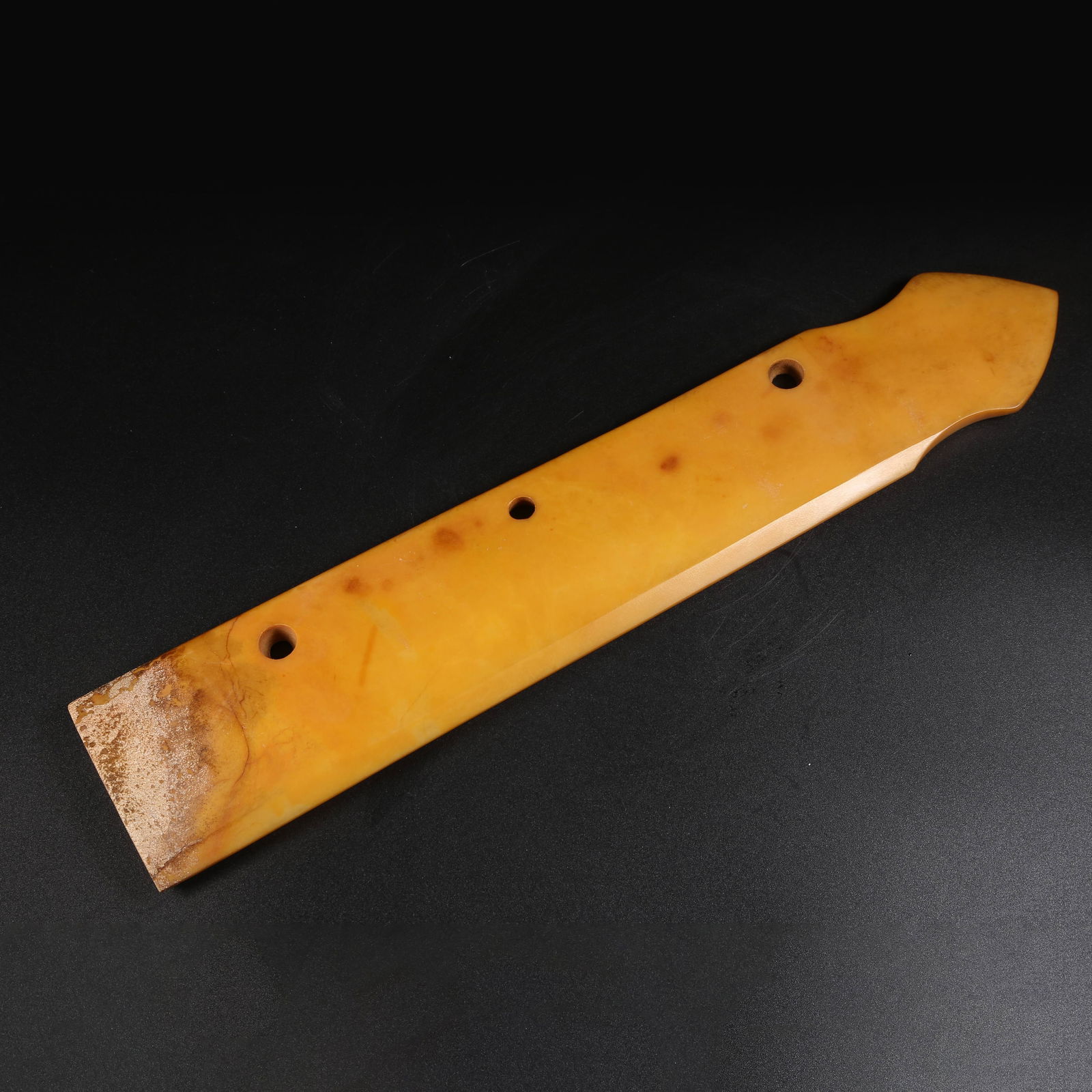 A ARCHAIC JADE GUI RITUAL TABLET: Archaic jade gui ritual tablet