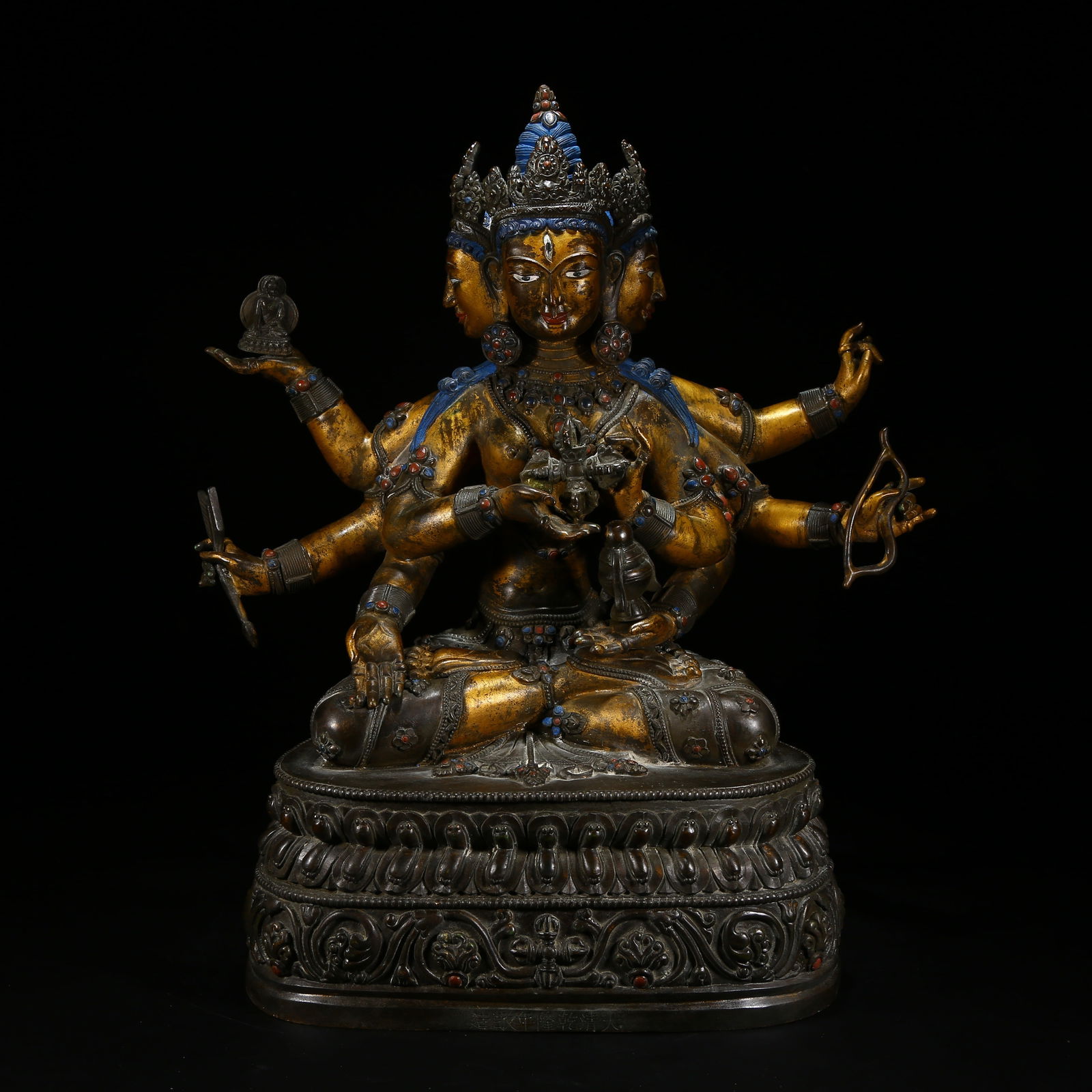 A GILDED BRONZE STATUE OF ZUNSHENG BUDDHA MOTHER: Gilded bronze statue of Zunsheng Buddha Mother