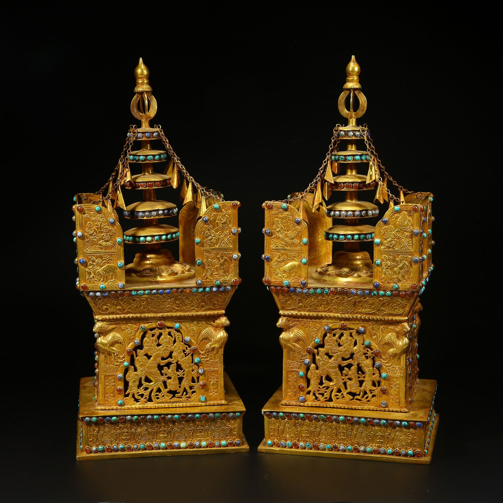 A SET OF GILT BRONZE STUPAS: Set of Gilt Bronze Stupas