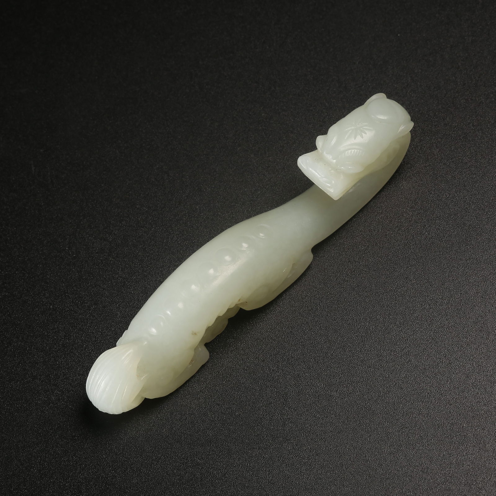 A HETIAN JADE DRAGON-HEAD BELT HOOK (1 of 11)