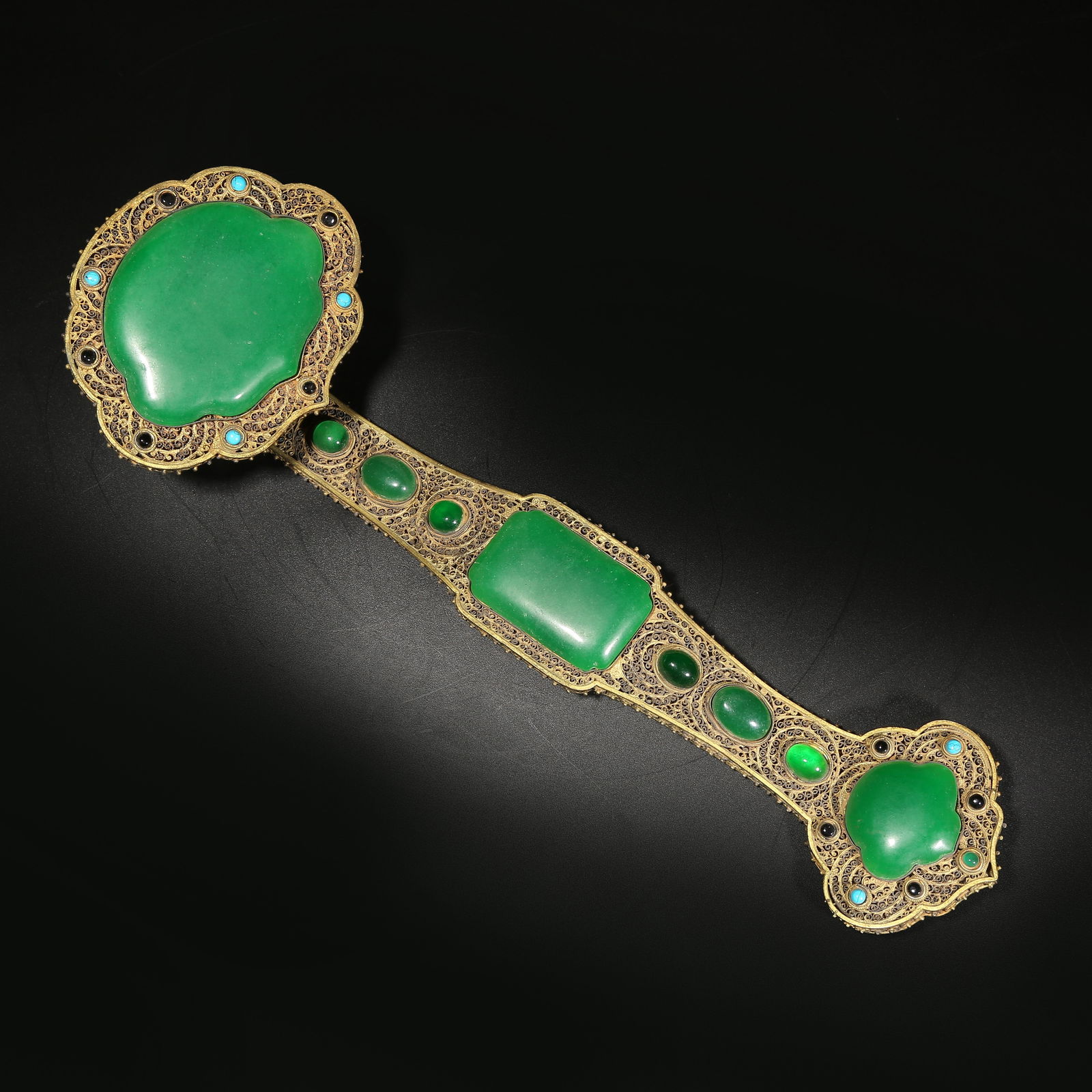 A GILT SILVER FILIGREE JADEITE RUYI: Gilt Silver Filigree Jadeite Ruyi