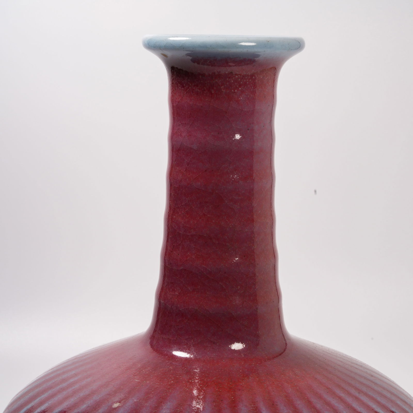 A FLAMBÉ-GLAZED LONG-NECK VASE WITH STRING PATTERN - 2