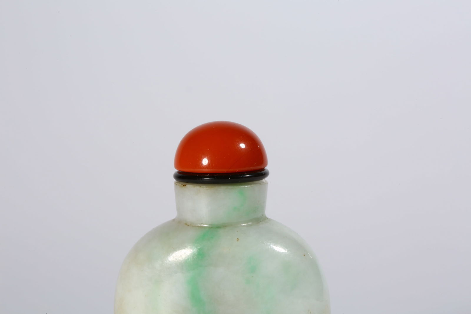 A JADEITE SNUFF BOTTLE - 2