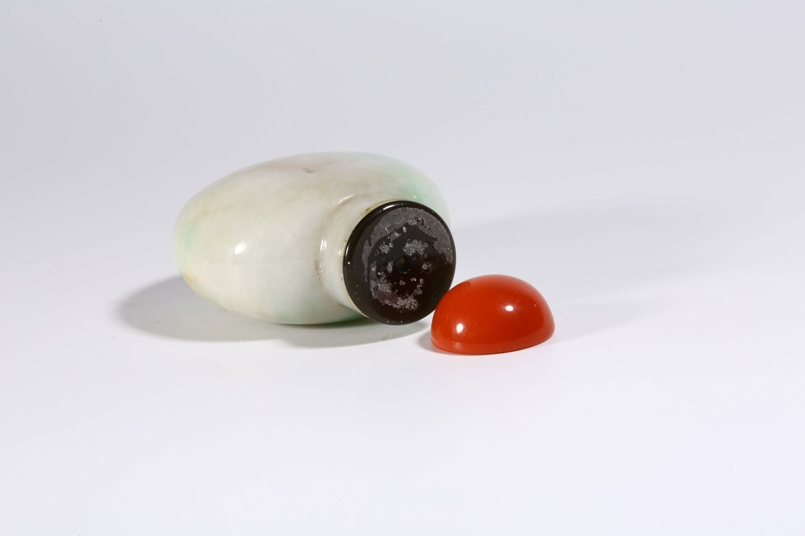 A JADEITE SNUFF BOTTLE - 7