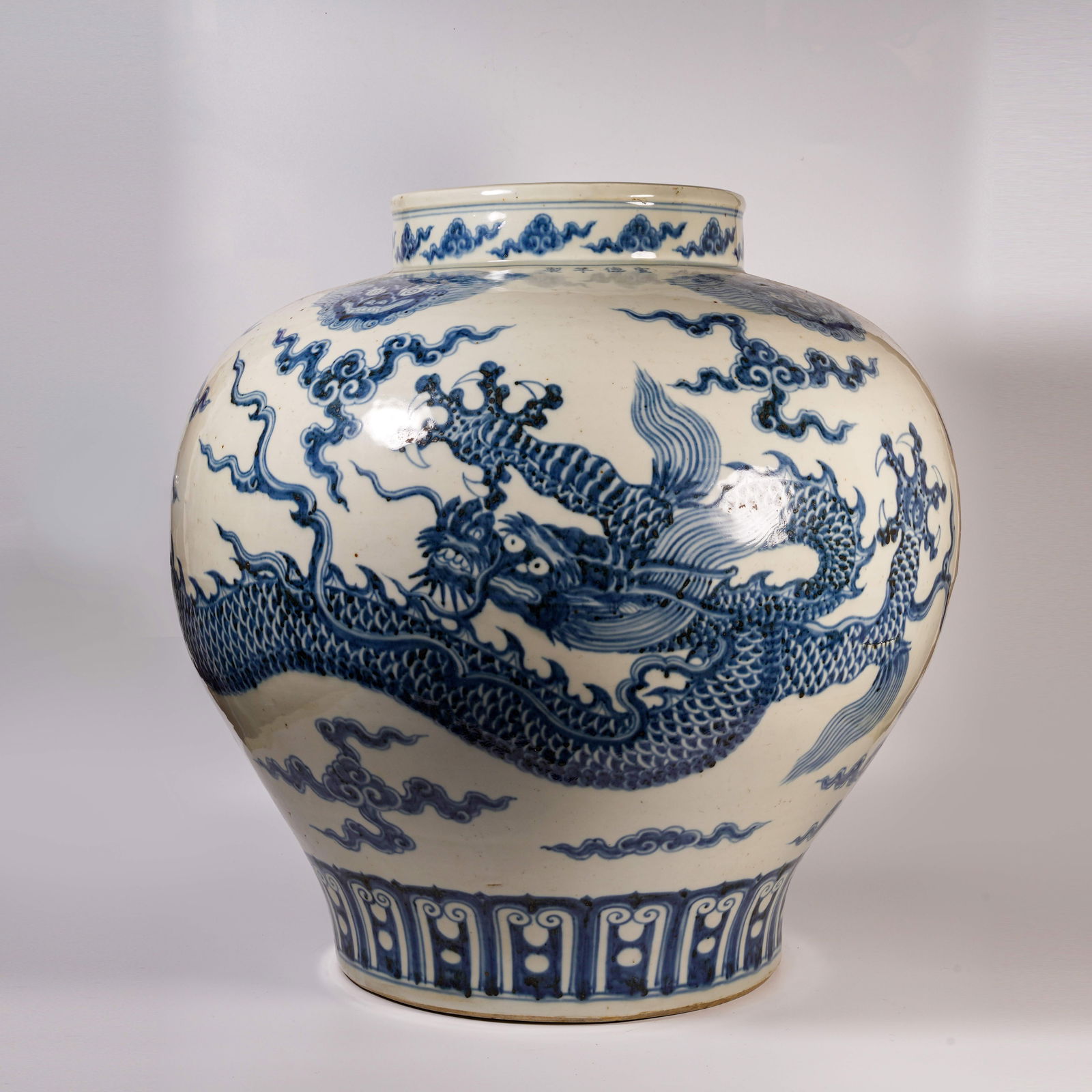 A LARGE BLUE-AND-WHITE JAR WITH CLOUD-AND-DRAGON DESIGN (1 of 10)